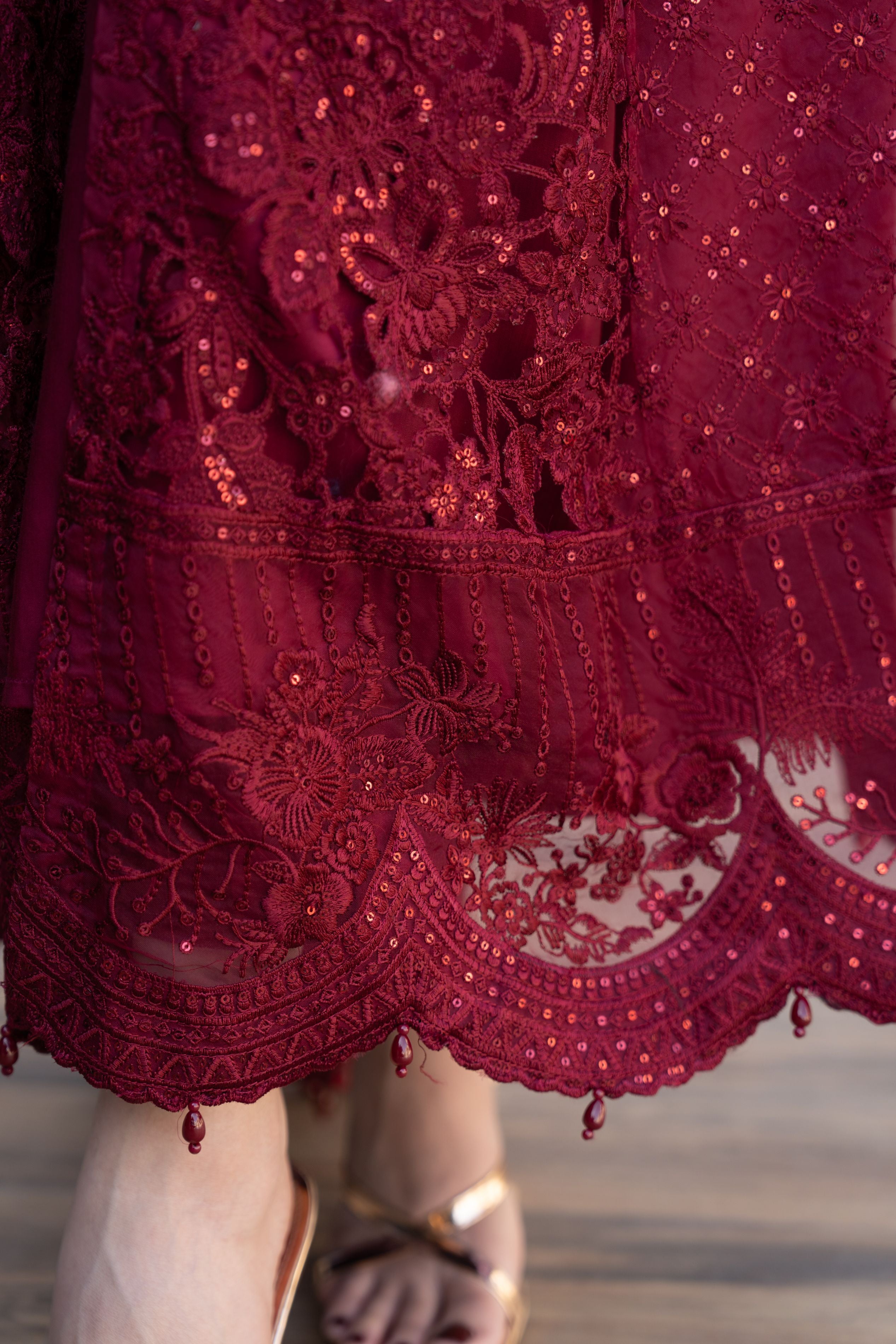 Zaiwaraat by Arwah – Maroon Embroidered Organza Gown with Beaded Dupatta – ZWR12