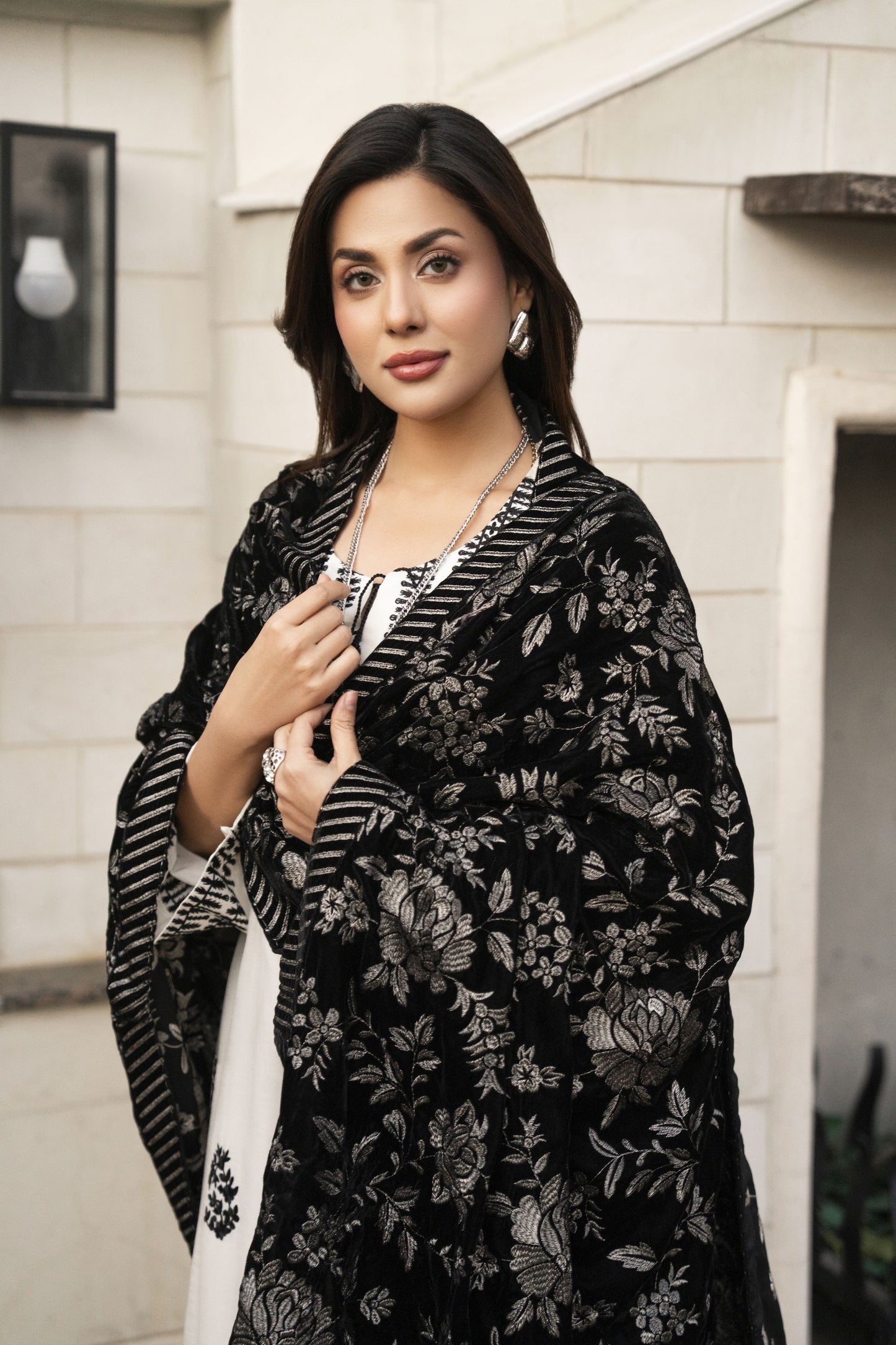 Luxury Embroidered Velvet Shawl for Women – Black VS9