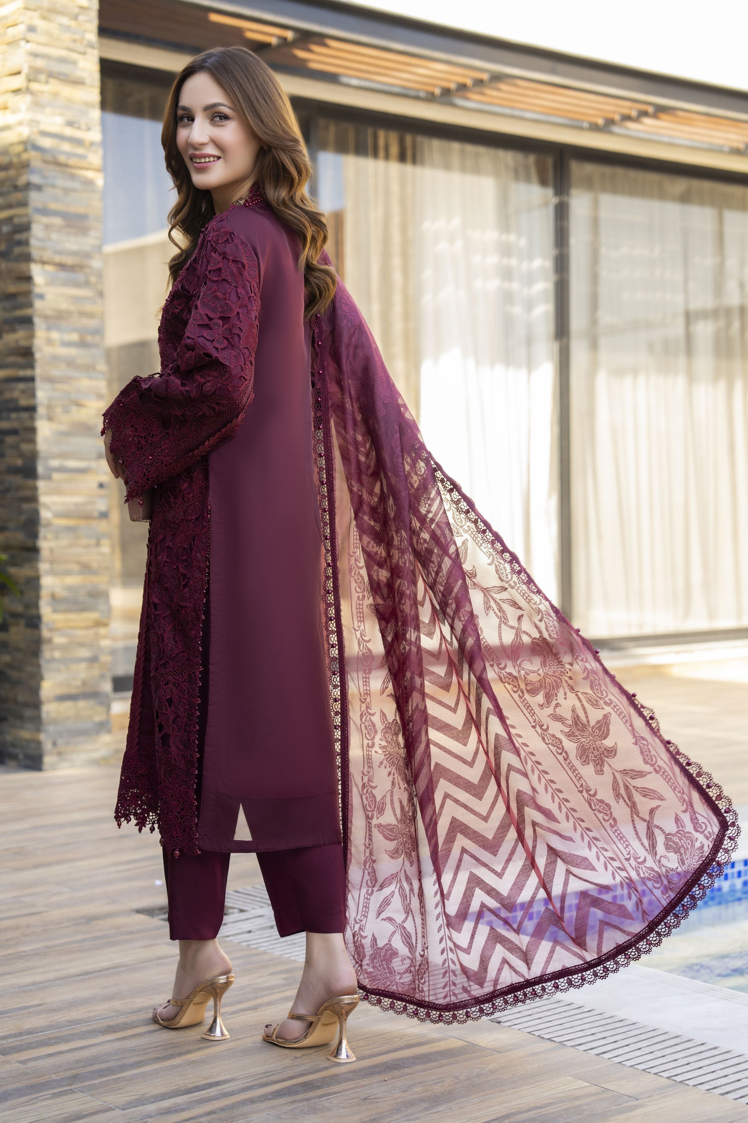 Zaiwaraat by Arwah – Maroon Cutwork Organza Shirt with Monar Dupatta – ZWR08