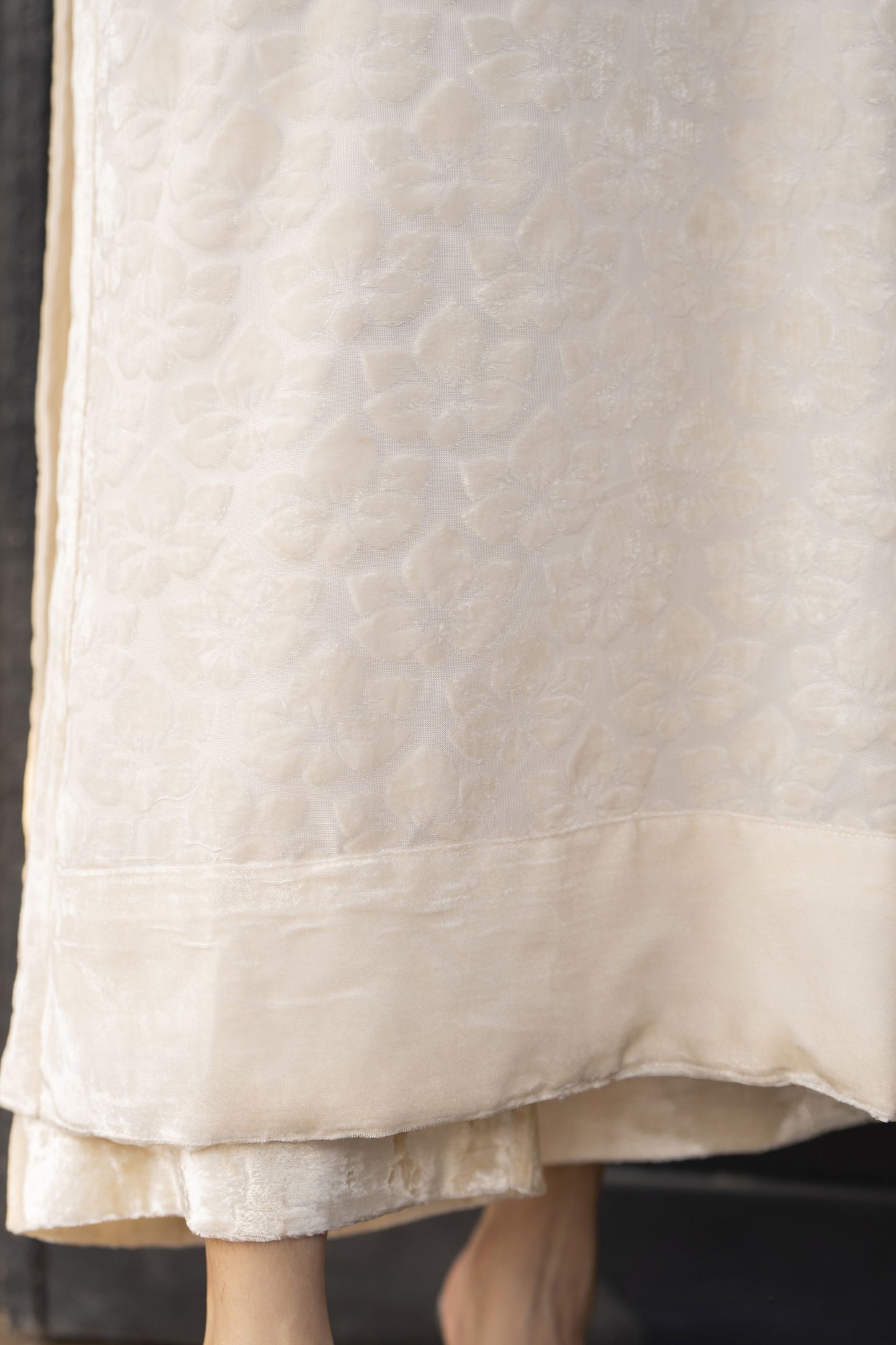 French Velvet Long Shirt 3pc Suit with Palachi Shawl – Gul Warun FNG10