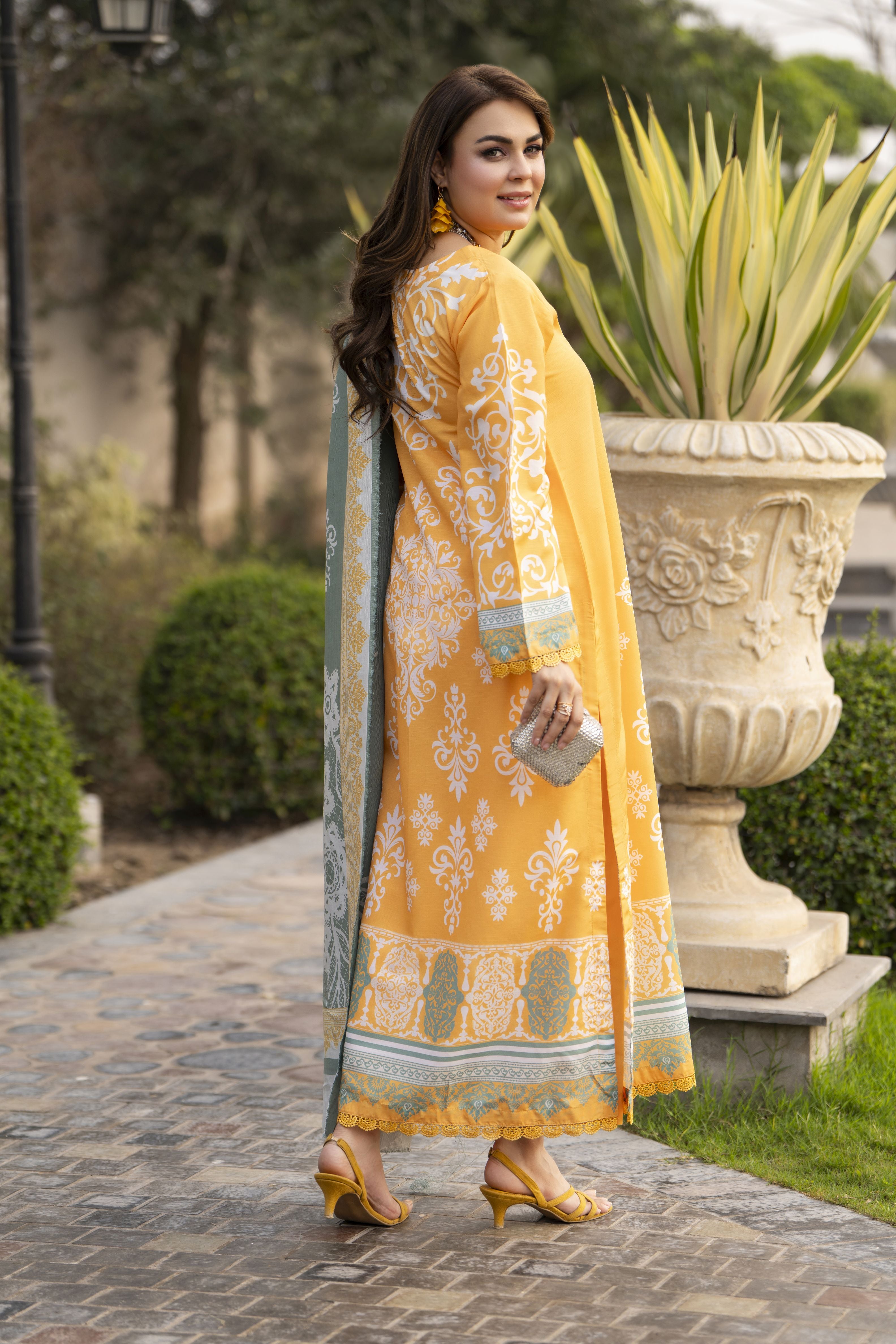 NBH1 Naqsh by Hemline Printed Poly Grip 3PC Suit with Herringbone Dupatta