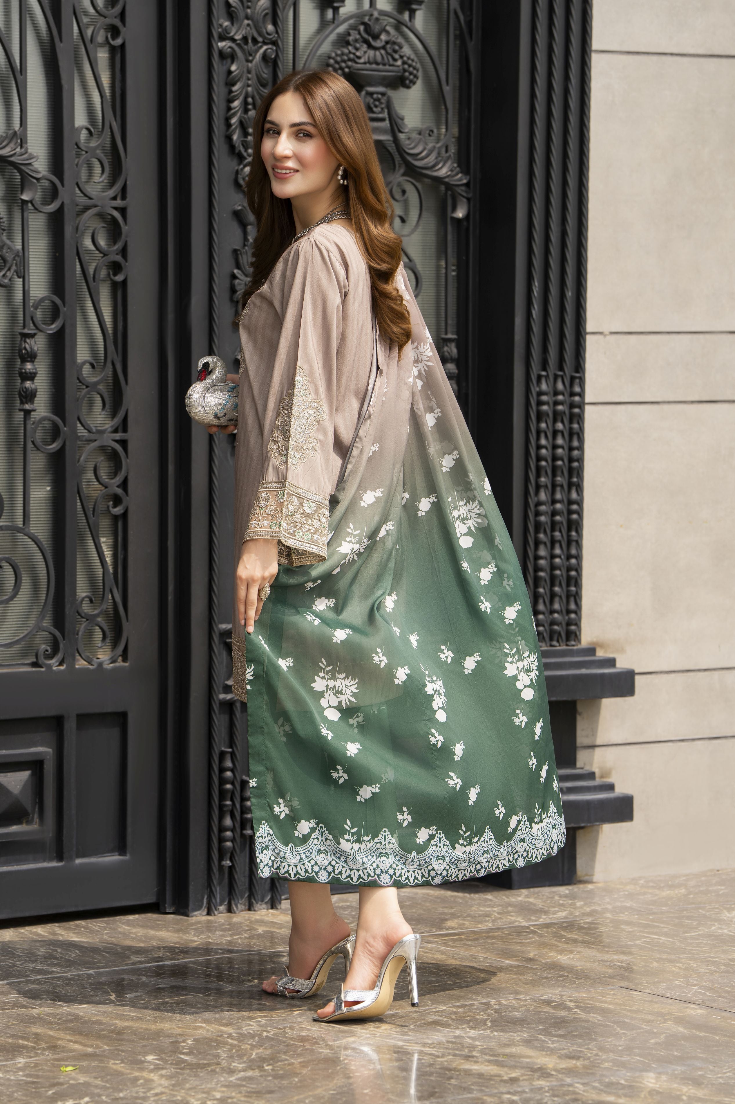 Lush by Aleezay – Smokey Taupe Raw Silk 3pc Dress Lush8