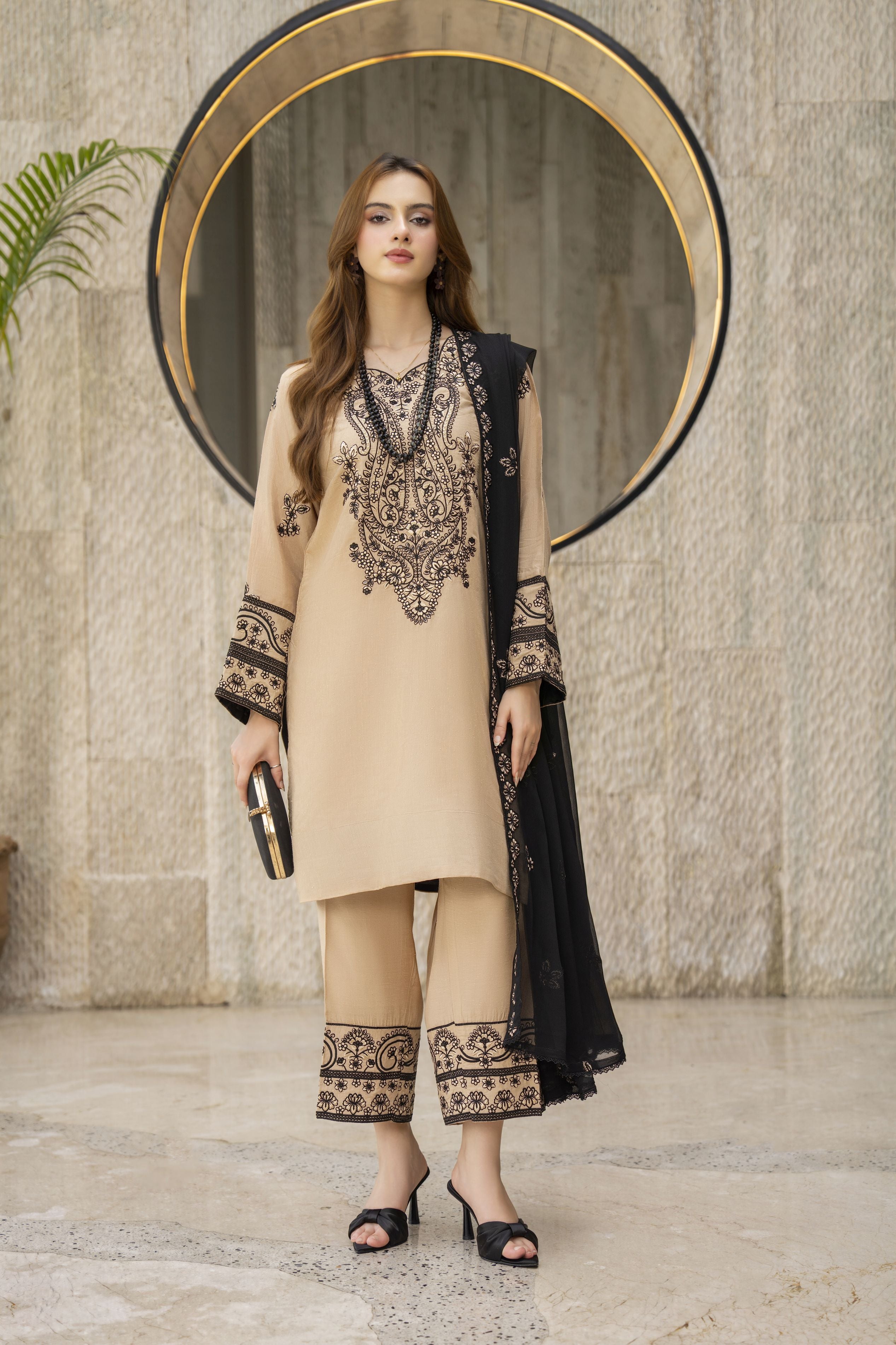Threaded Grace Silk Karandi by Gul Warun – Beige & Black Embroidered 3pc Suit TGS3