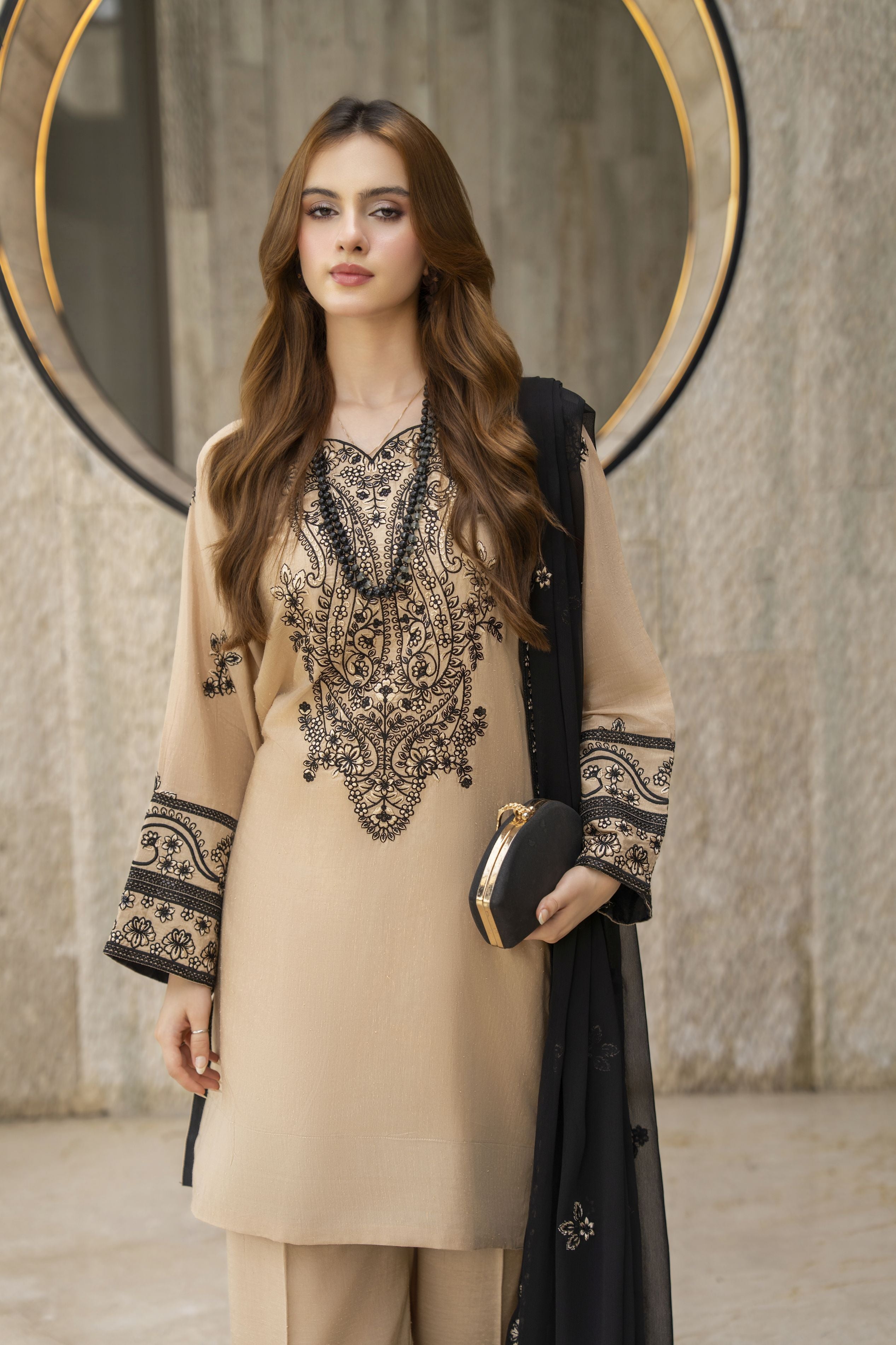 Threaded Grace Silk Karandi by Gul Warun – Beige & Black Embroidered 3pc Suit TGS3