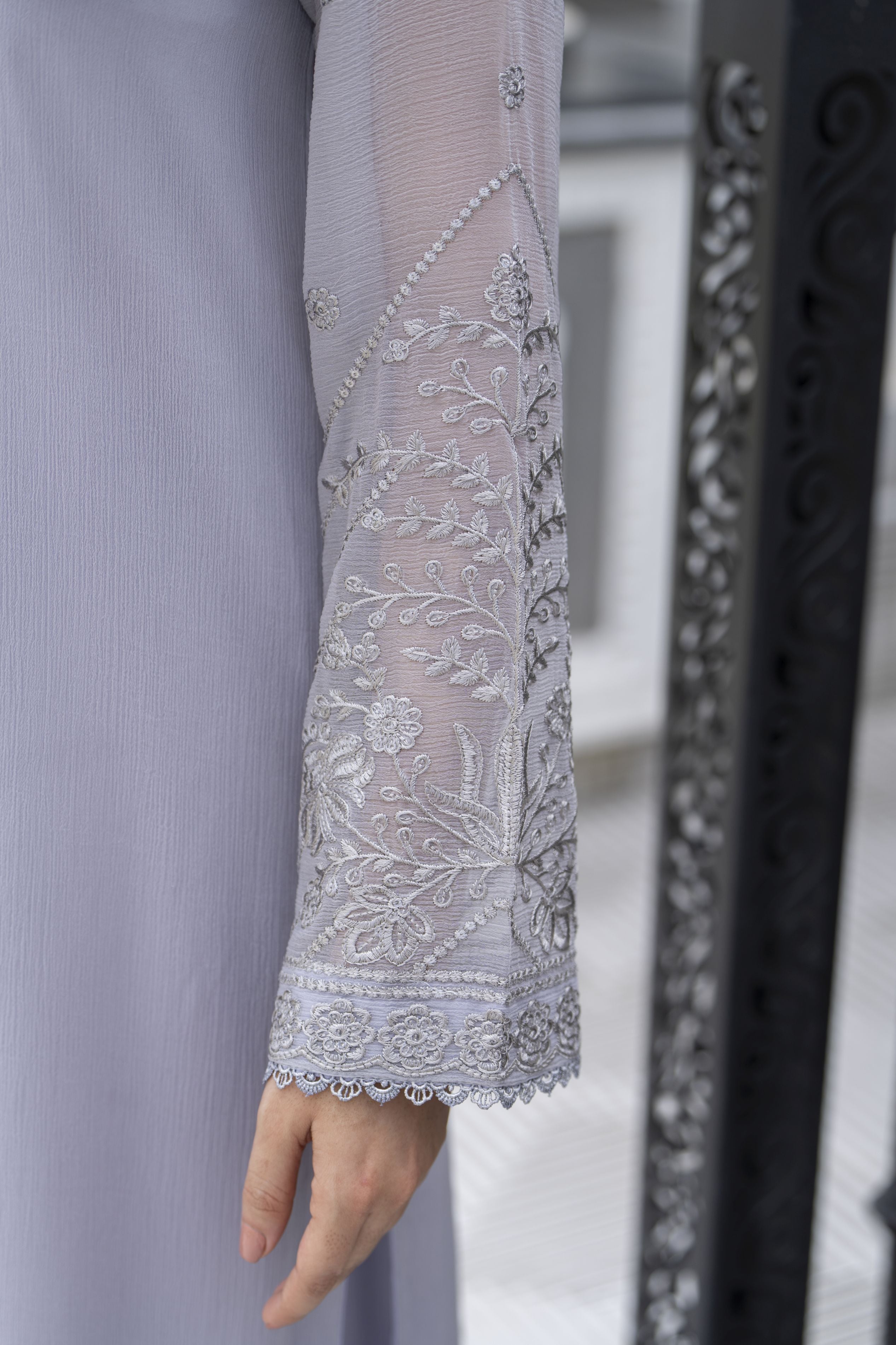 Gul Warun Lustre Chiffon – 3pc Ready to Wear Grey Embroidered Chiffon Dress LSG3