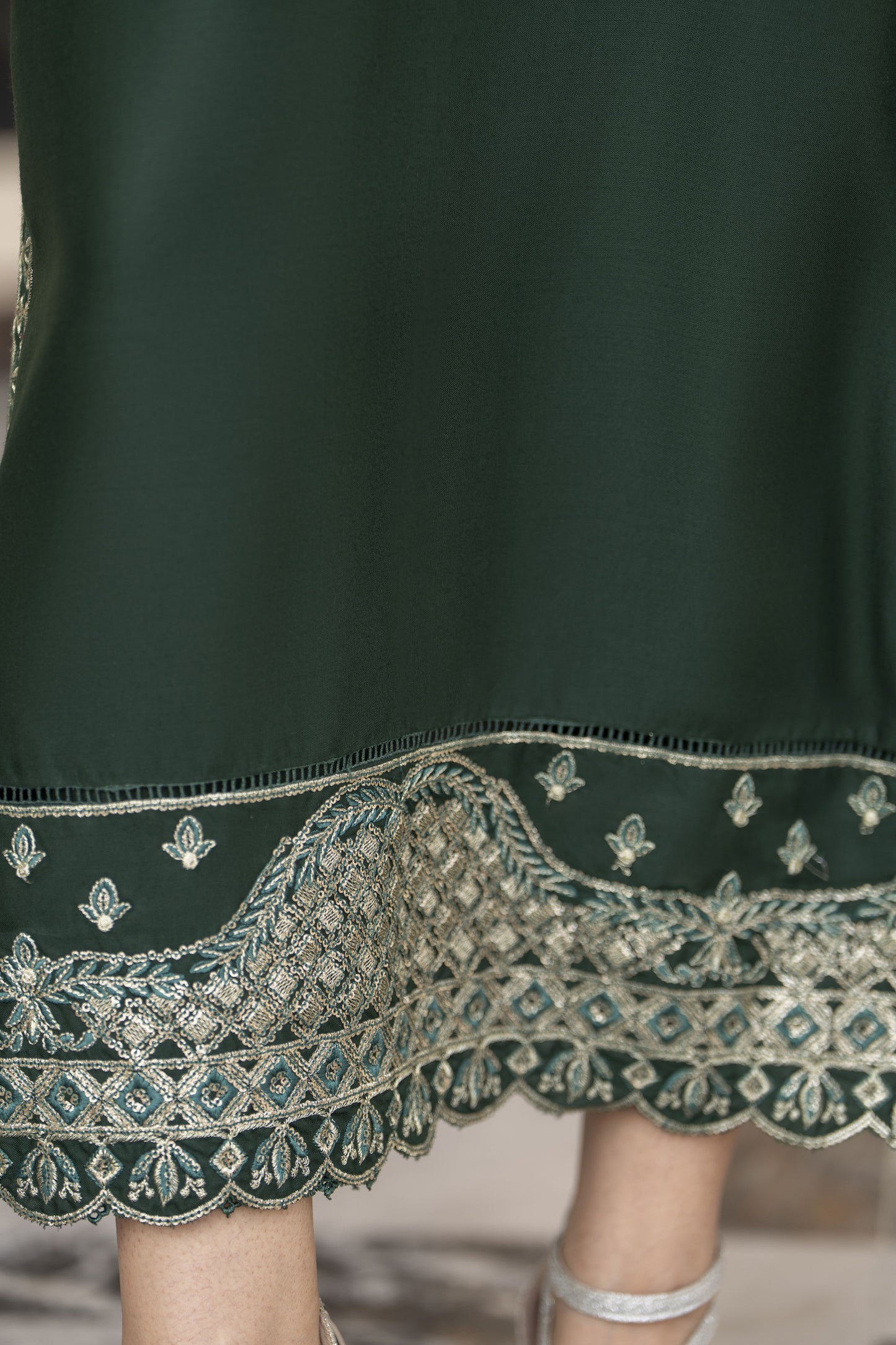3pc Embroidered Linen Suit with Net Dupatta Soraya SBH6