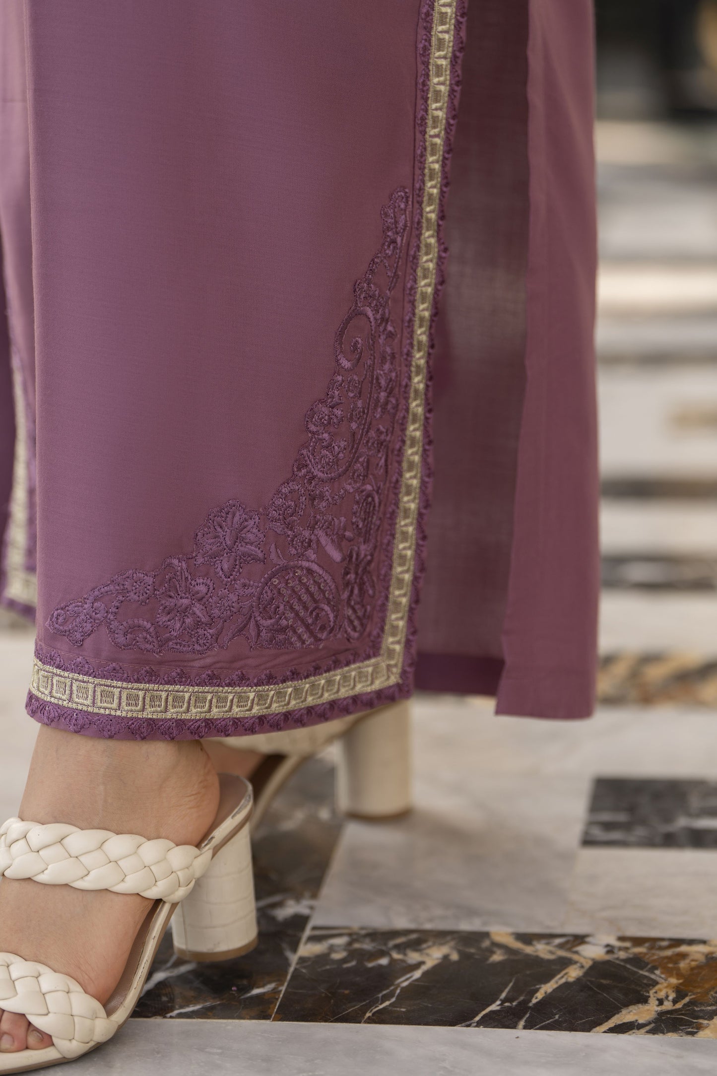 3pc Embroidered Linen Suit with Net Dupatta Soraya SBH10