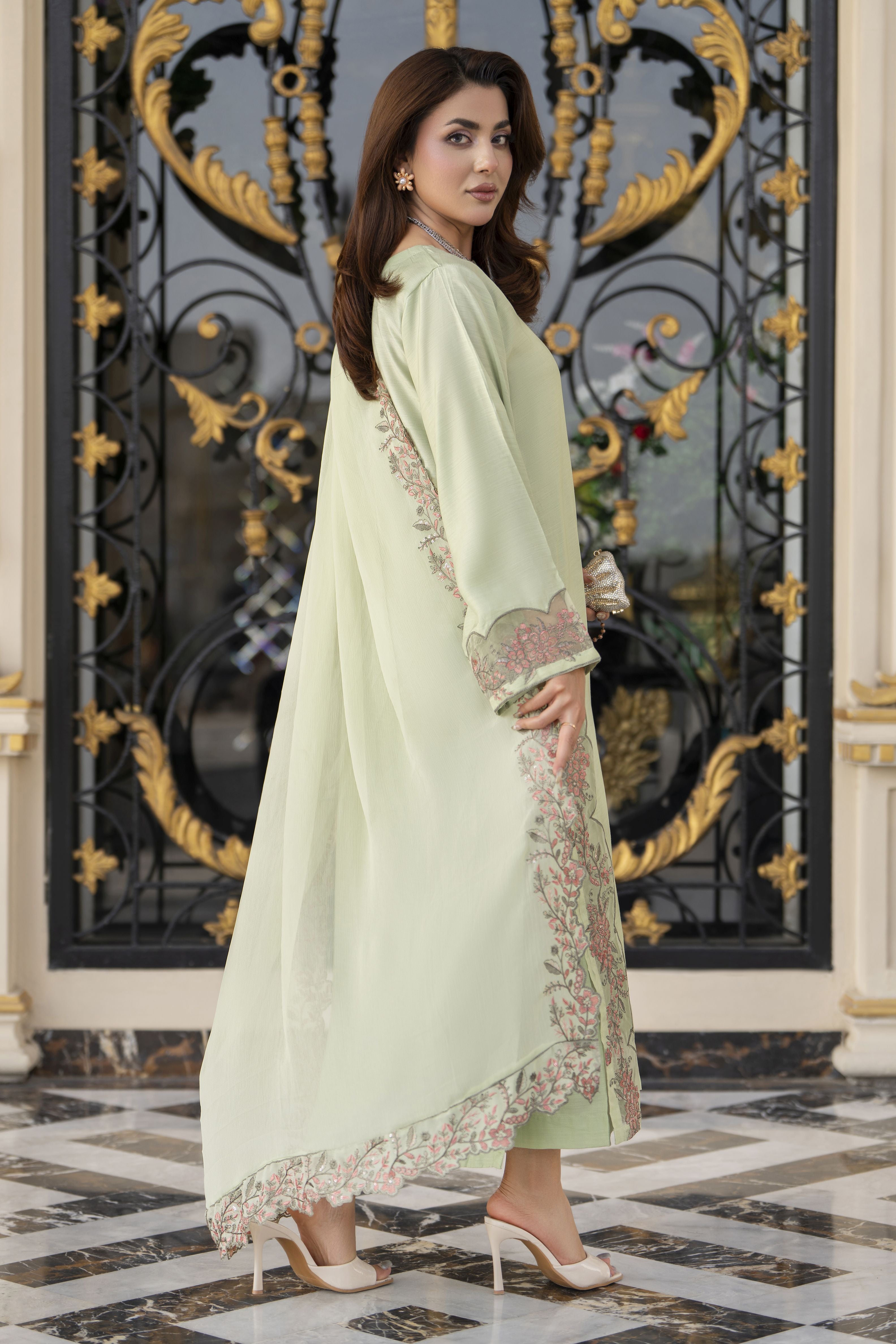 Aabpara Afsana 3pc Embroidered Viscose Winter Ready-to-Wear Suit – AAF1