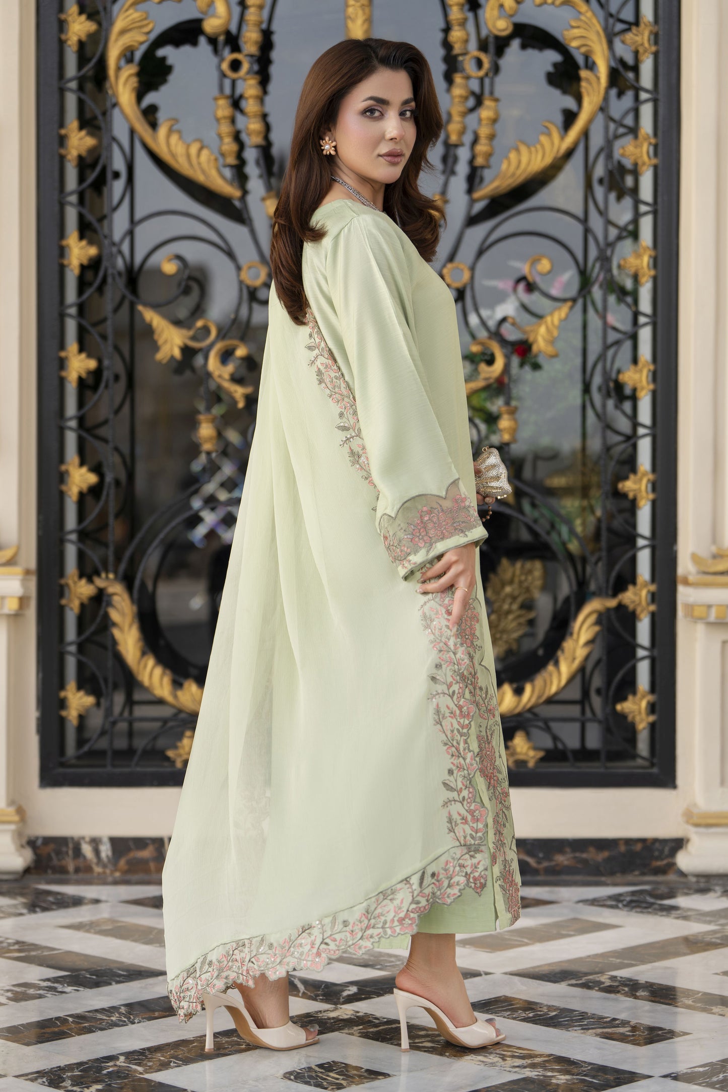 Aabpara Afsana 3pc Embroidered Viscose Winter Ready-to-Wear Suit – AAF1
