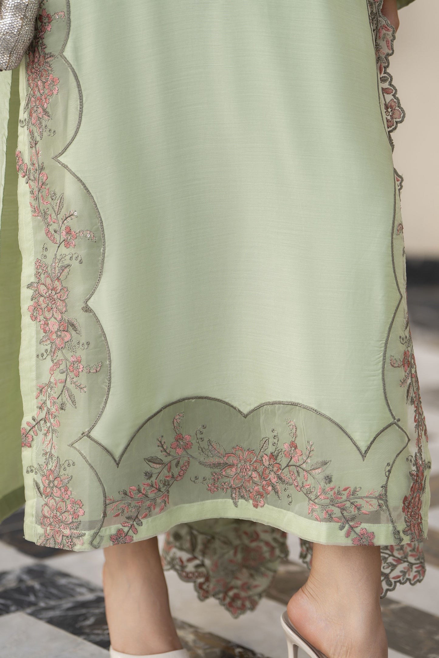 Aabpara Afsana 3pc Embroidered Viscose Winter Ready-to-Wear Suit – AAF1