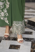 Aabpara Afsana 3pc Embroidered Viscose Winter Ready-to-Wear Suit – AAF3