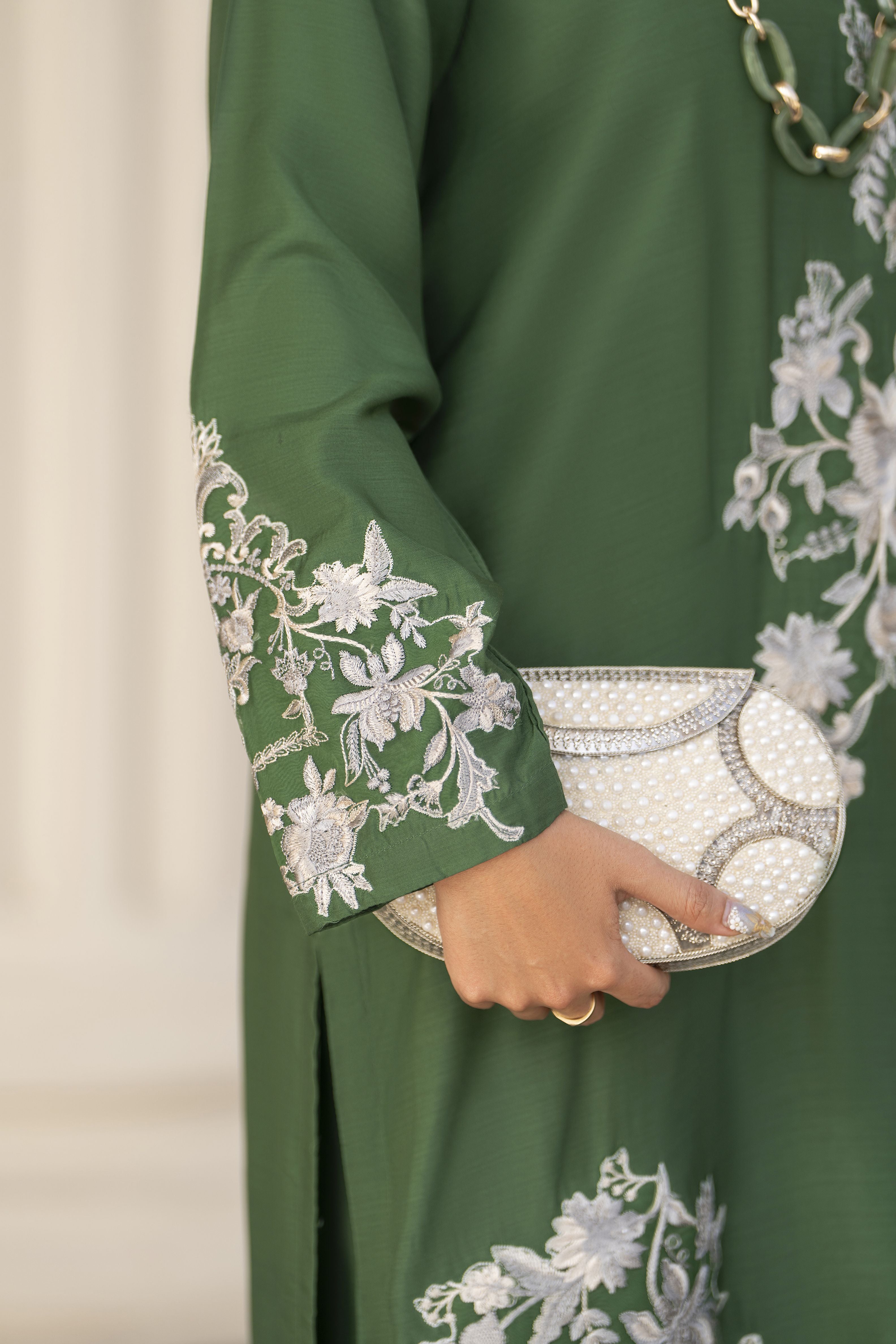 Aabpara Afsana 3pc Embroidered Viscose Winter Ready-to-Wear Suit – AAF3