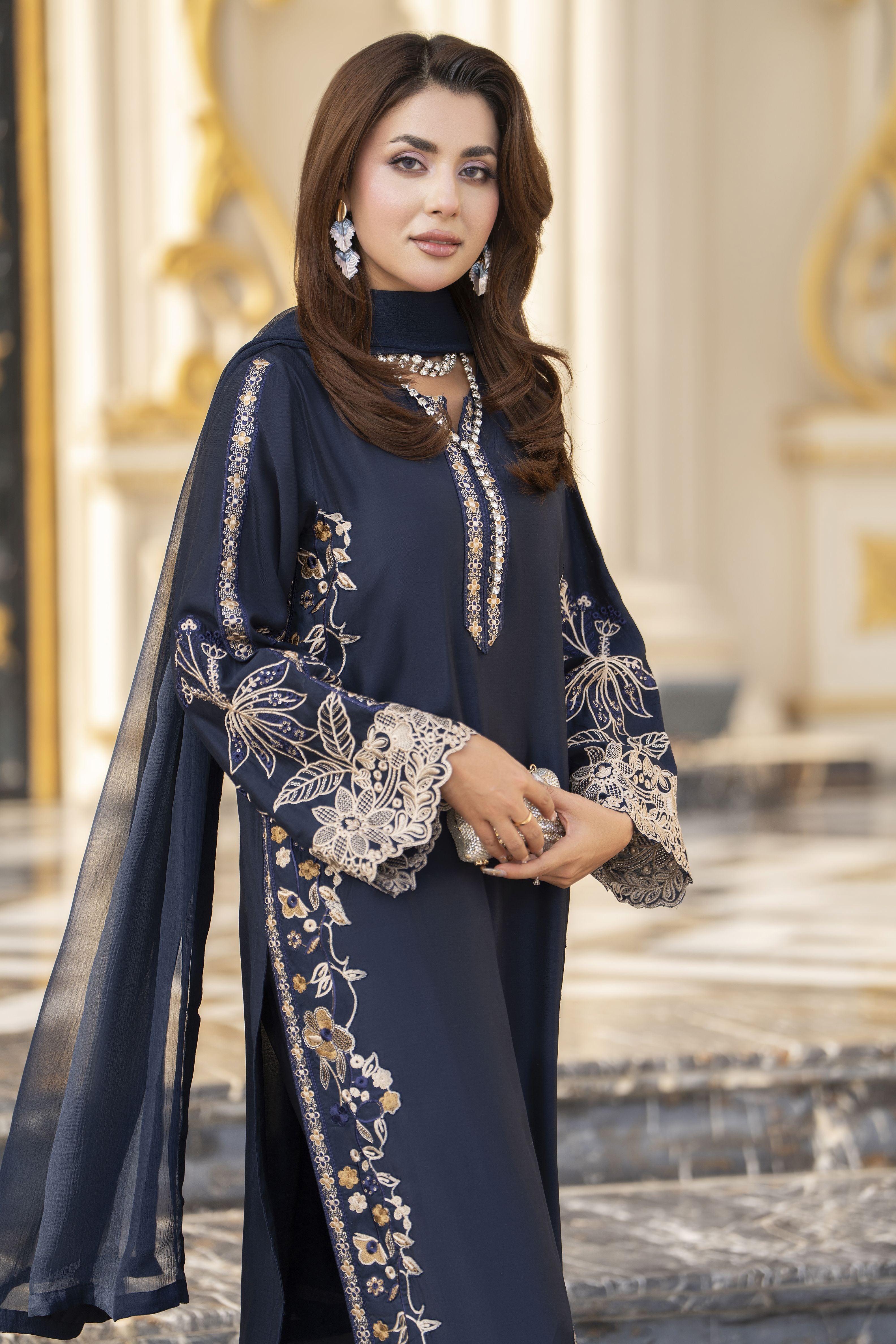 Aabpara Afsana 3pc Embroidered Viscose Winter Ready-to-Wear Suit – AAF7