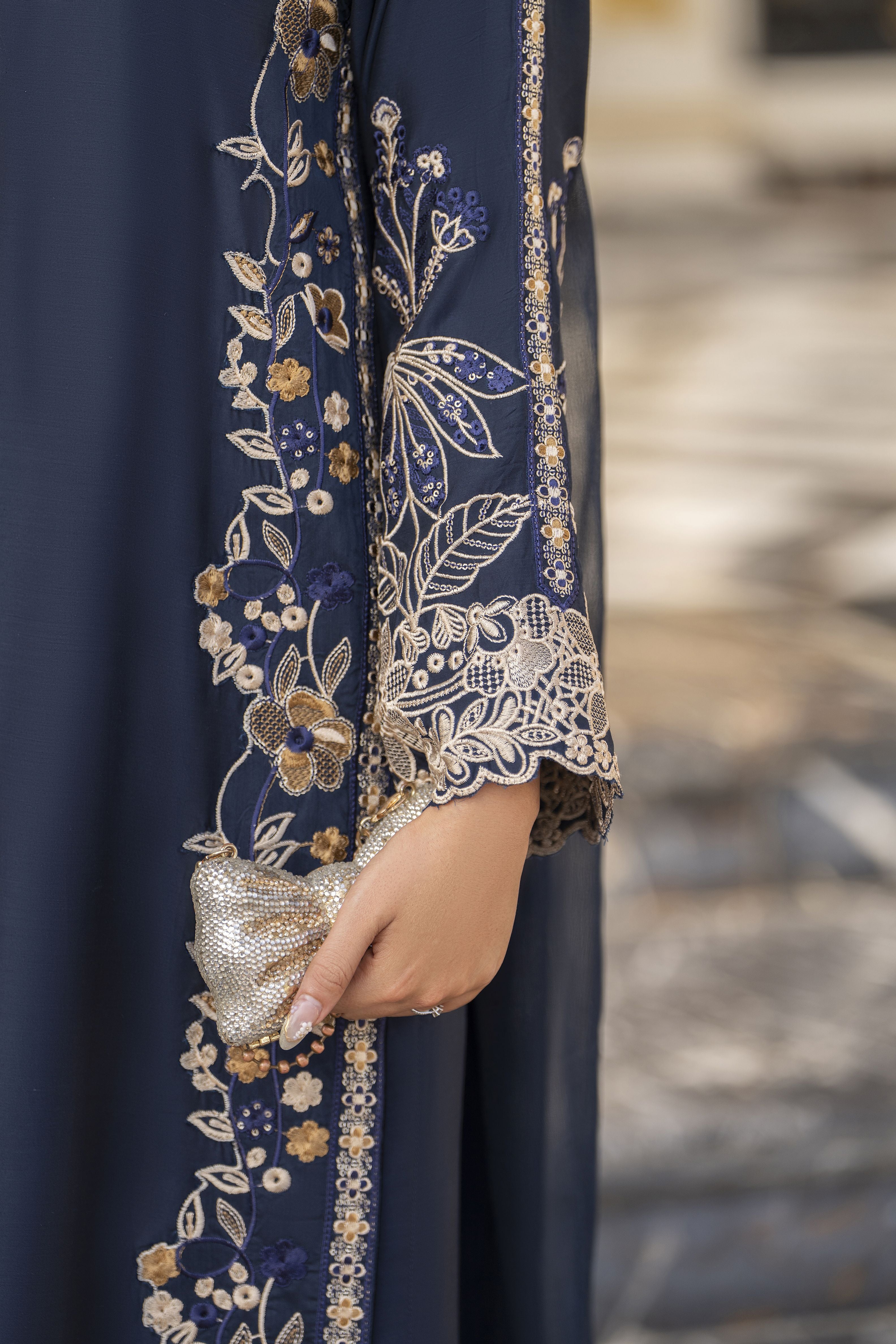 Aabpara Afsana 3pc Embroidered Viscose Winter Ready-to-Wear Suit – AAF7
