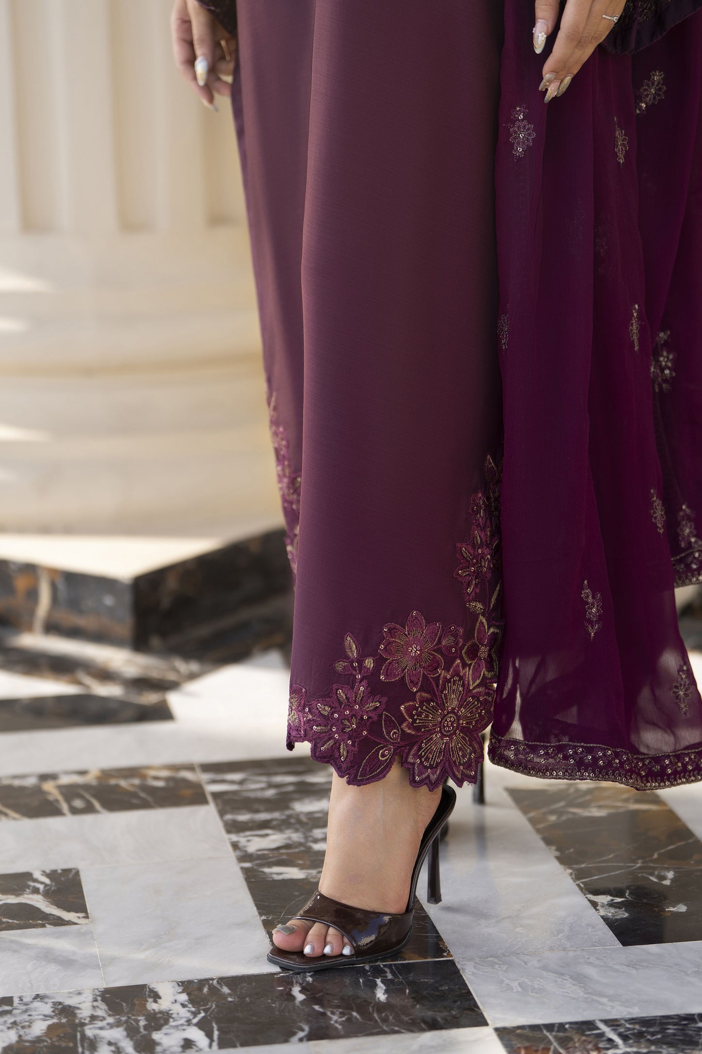 Aabpara Afsana 3pc Embroidered Viscose Winter Ready-to-Wear Suit – AAF9
