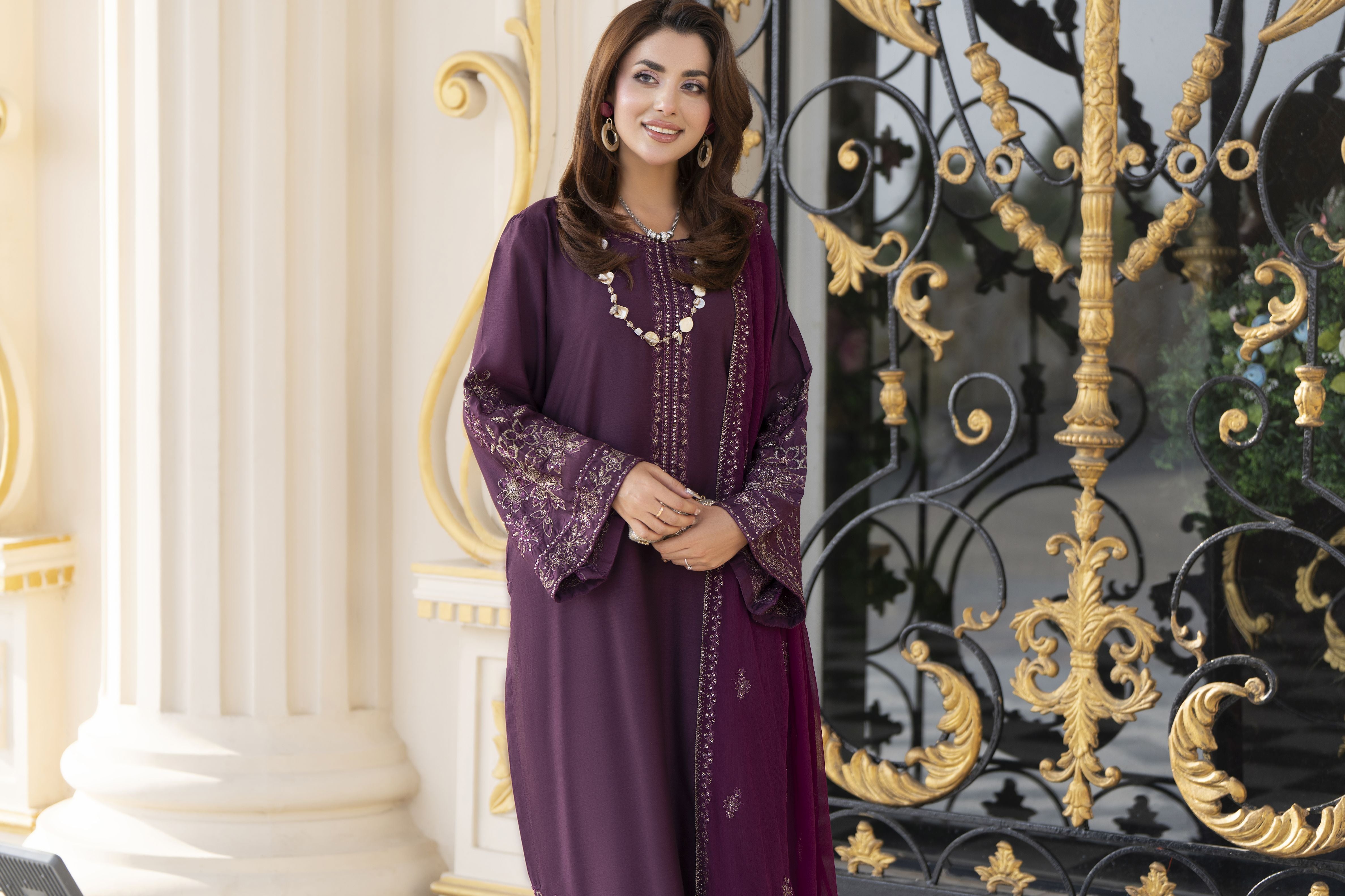 Aabpara Afsana 3pc Embroidered Viscose Winter Ready-to-Wear Suit – AAF9