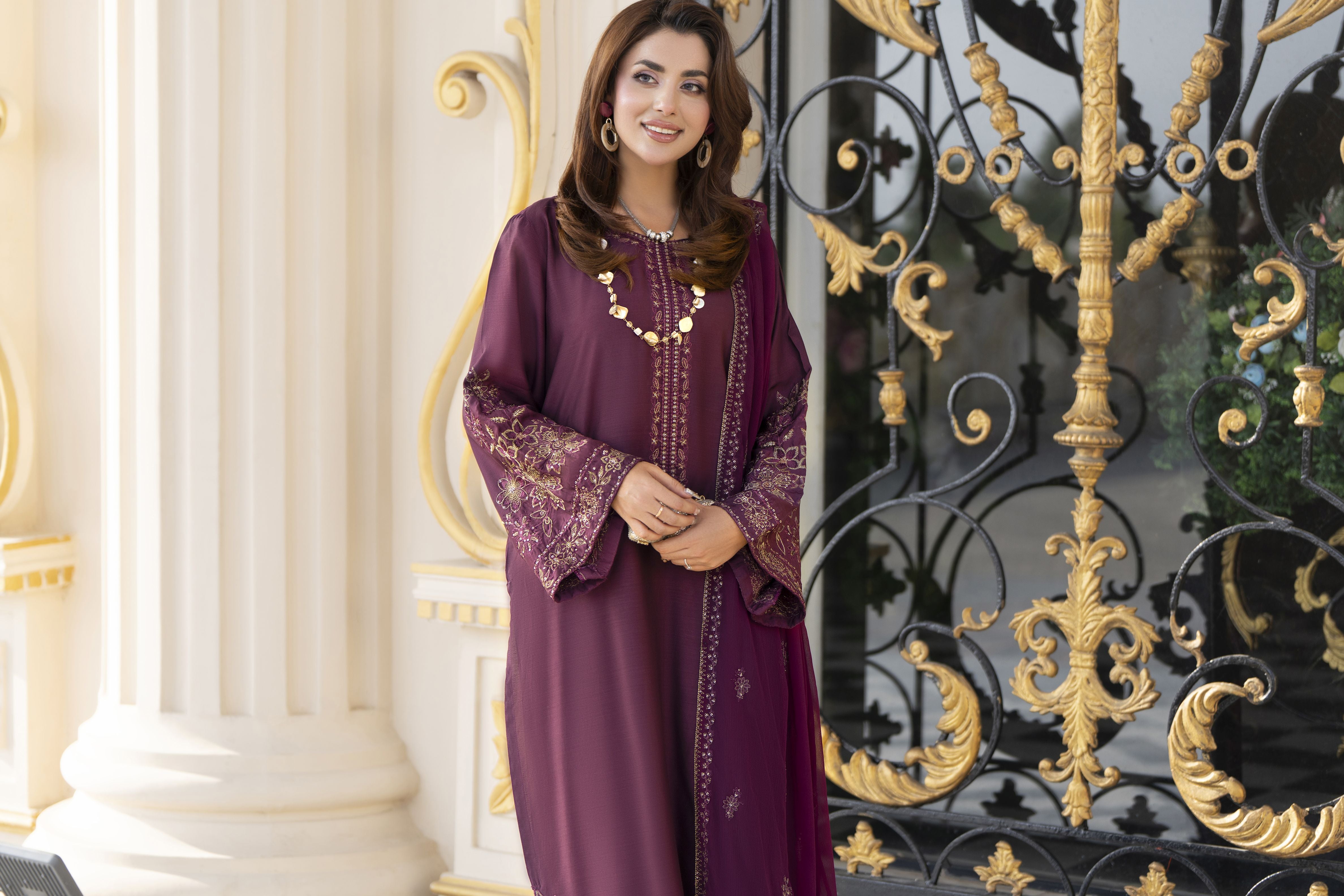 Aabpara Afsana 3pc Embroidered Viscose Winter Ready-to-Wear Suit – AAF9