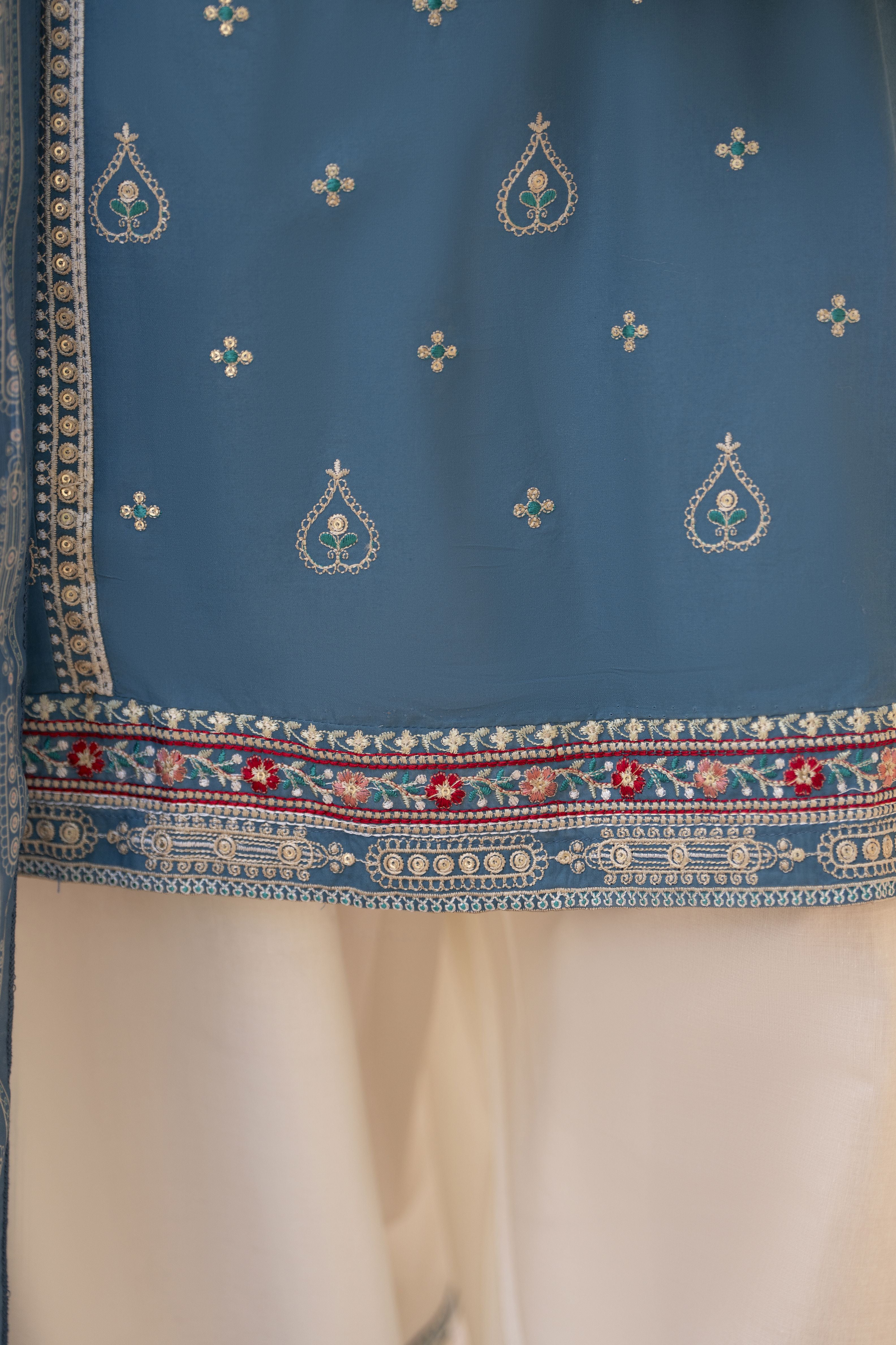 Zaiwa Sway3 3pc Cotton Farshi Shalwar Suit with Printed Dupatta