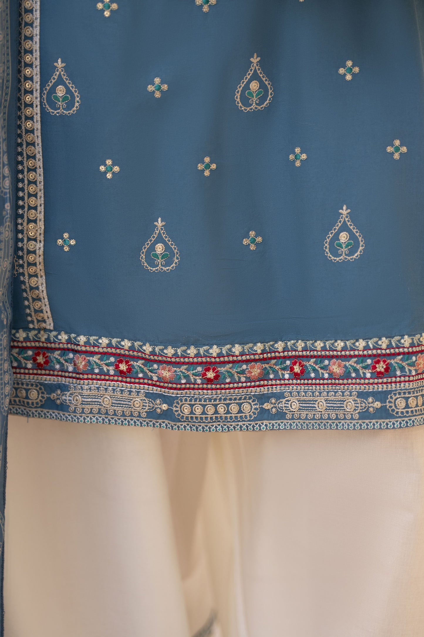 Zaiwa Sway3 3pc Cotton Farshi Shalwar Suit with Printed Dupatta