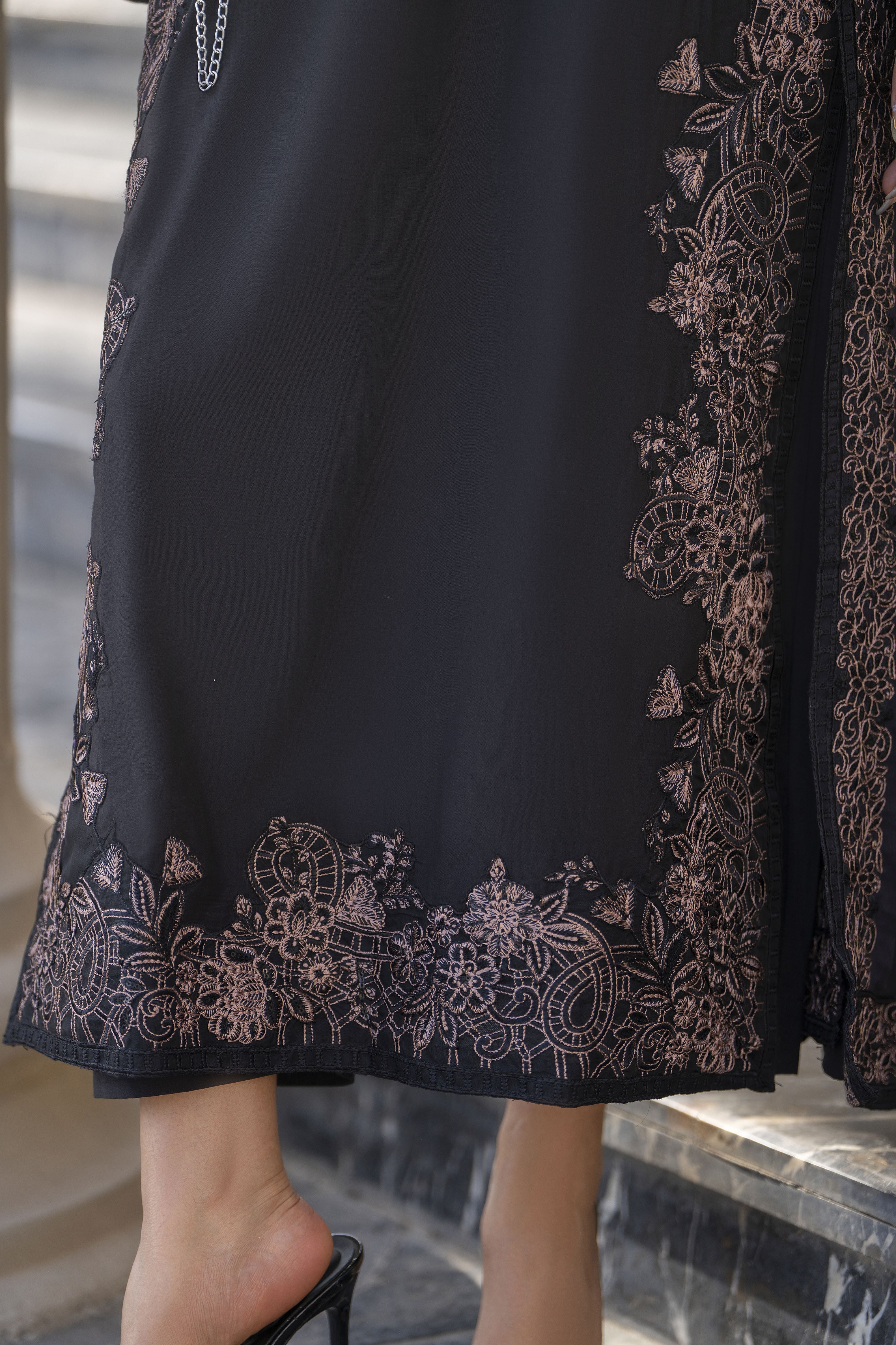 Aabpara Afsana 3pc Embroidered Viscose Winter Ready-to-Wear Suit – AAF10