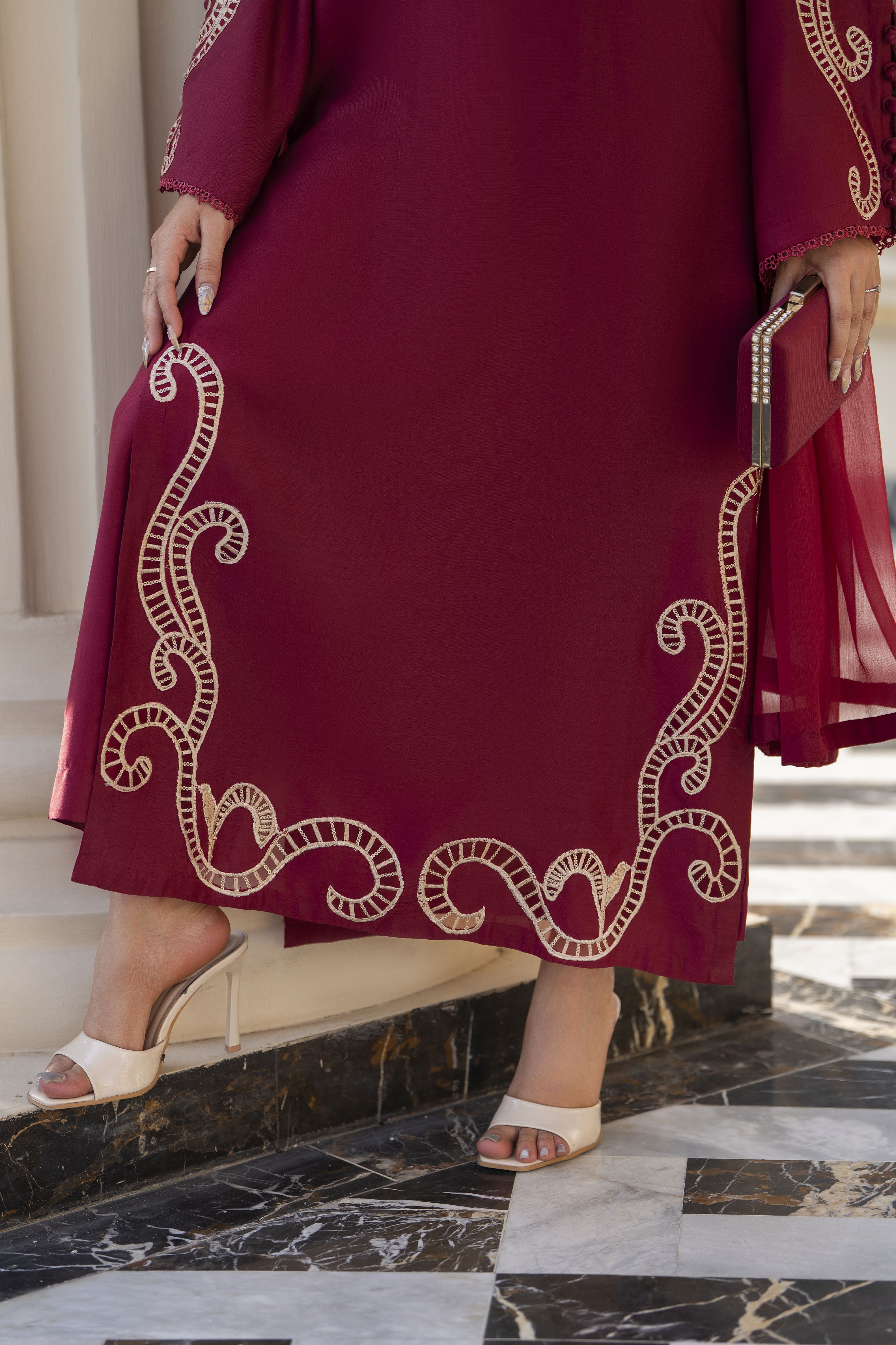 Aabpara Afsana 3pc Embroidered Viscose Winter Ready-to-Wear Suit – AAF8