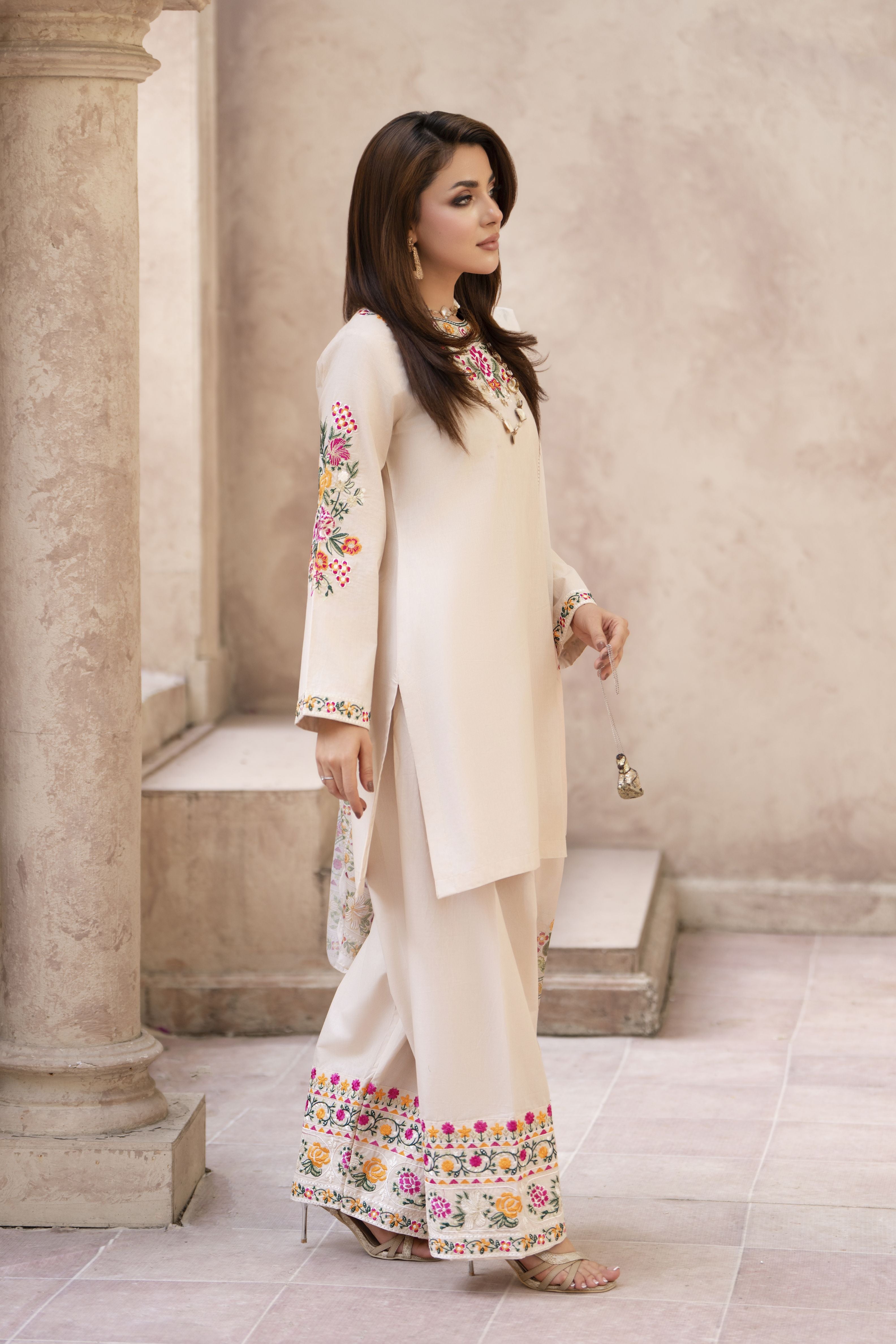 Zaiwa Sway10 3pc Cream Embroidered Lawn Farshi Shalwar Suit
