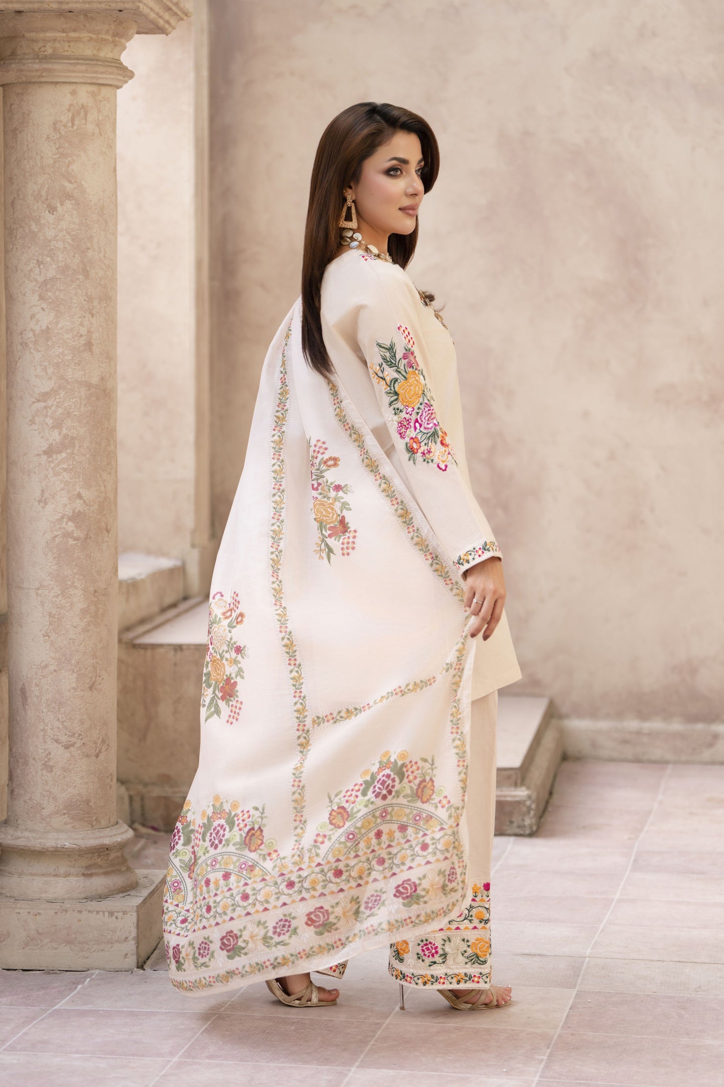 Zaiwa Sway10 3pc Cream Embroidered Lawn Farshi Shalwar Suit