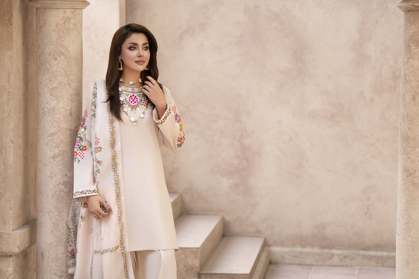 Zaiwa Sway10 3pc Cream Embroidered Lawn Farshi Shalwar Suit