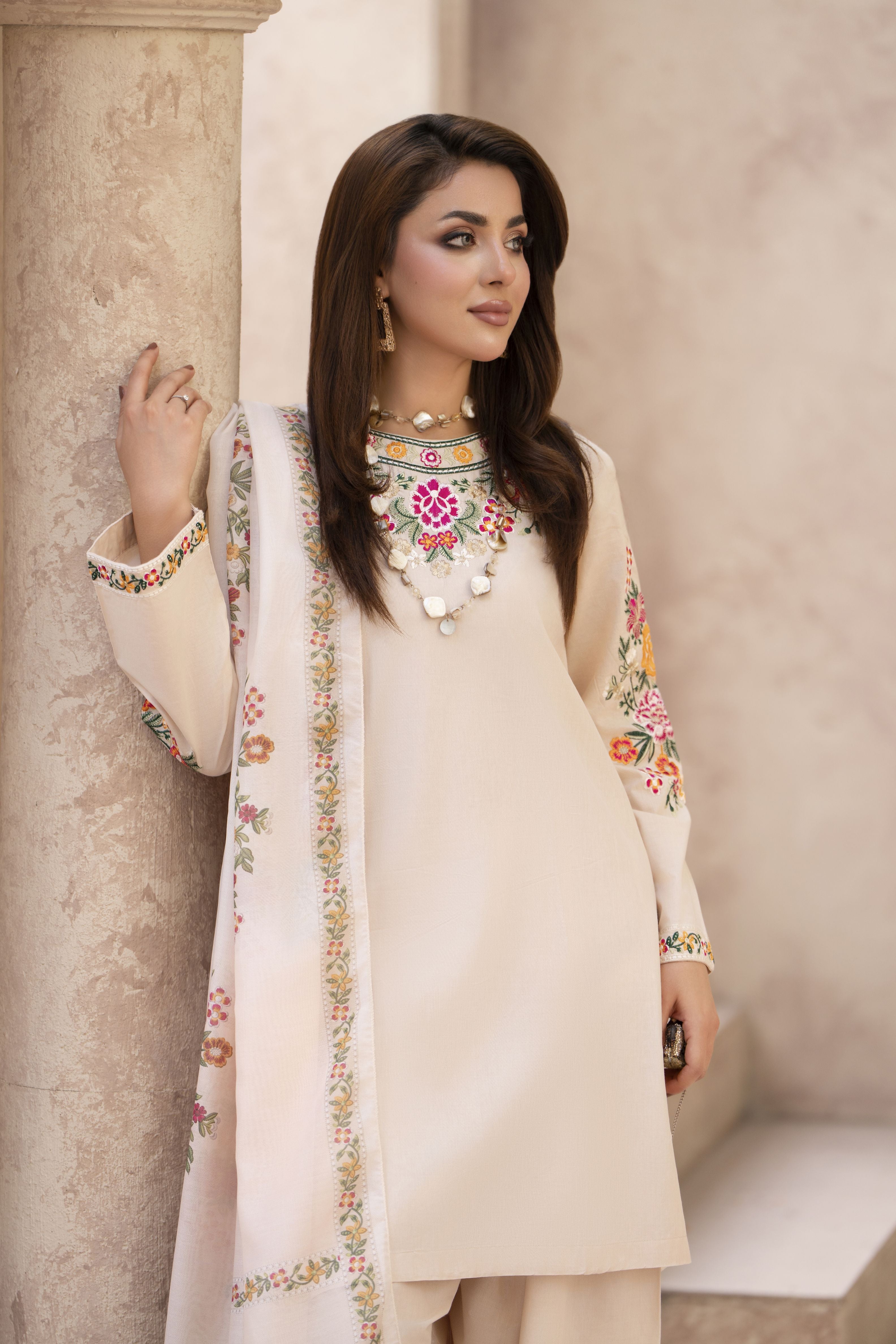 Zaiwa Sway10 3pc Cream Embroidered Lawn Farshi Shalwar Suit