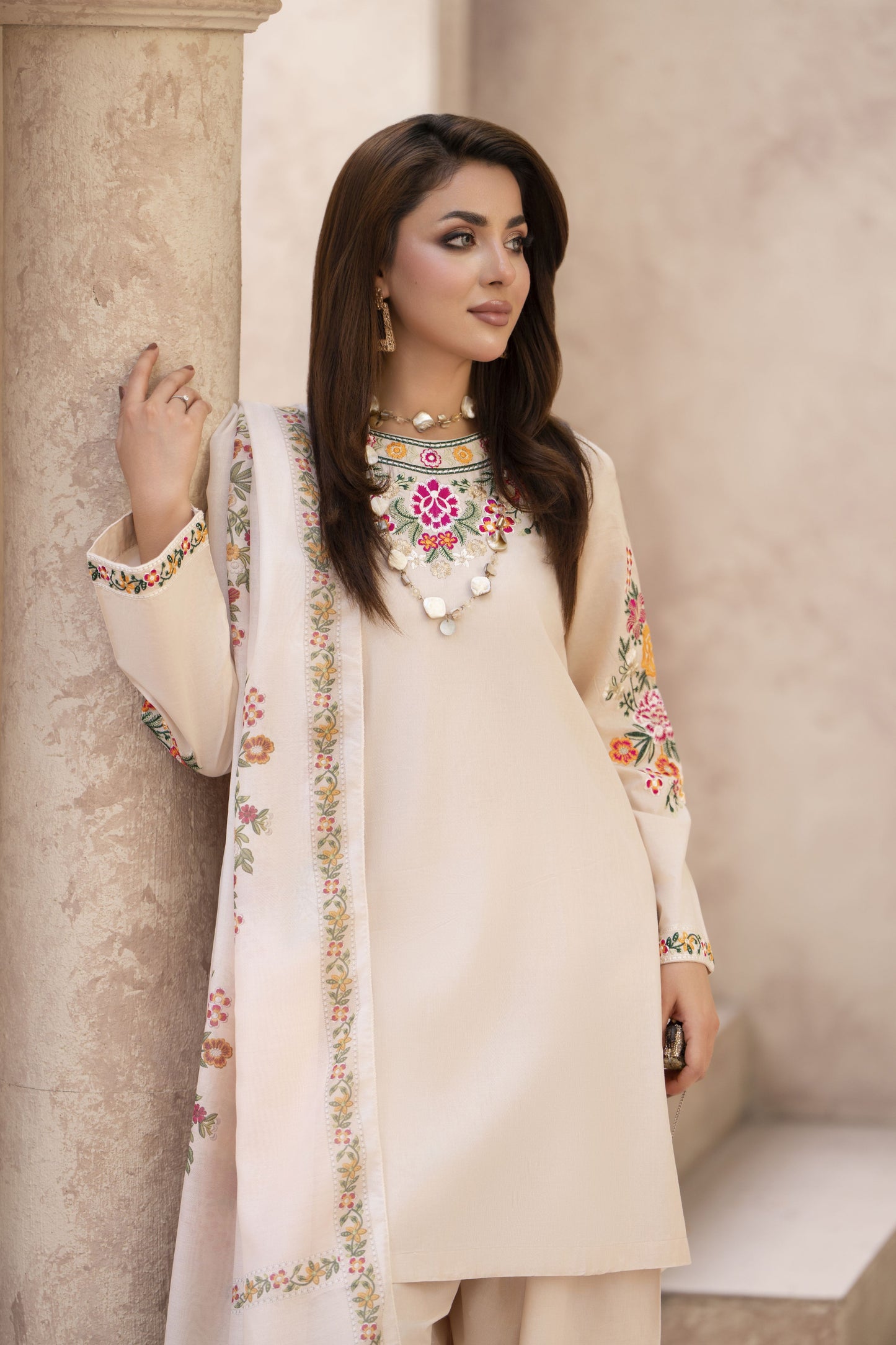 Zaiwa Sway10 3pc Cream Embroidered Lawn Farshi Shalwar Suit