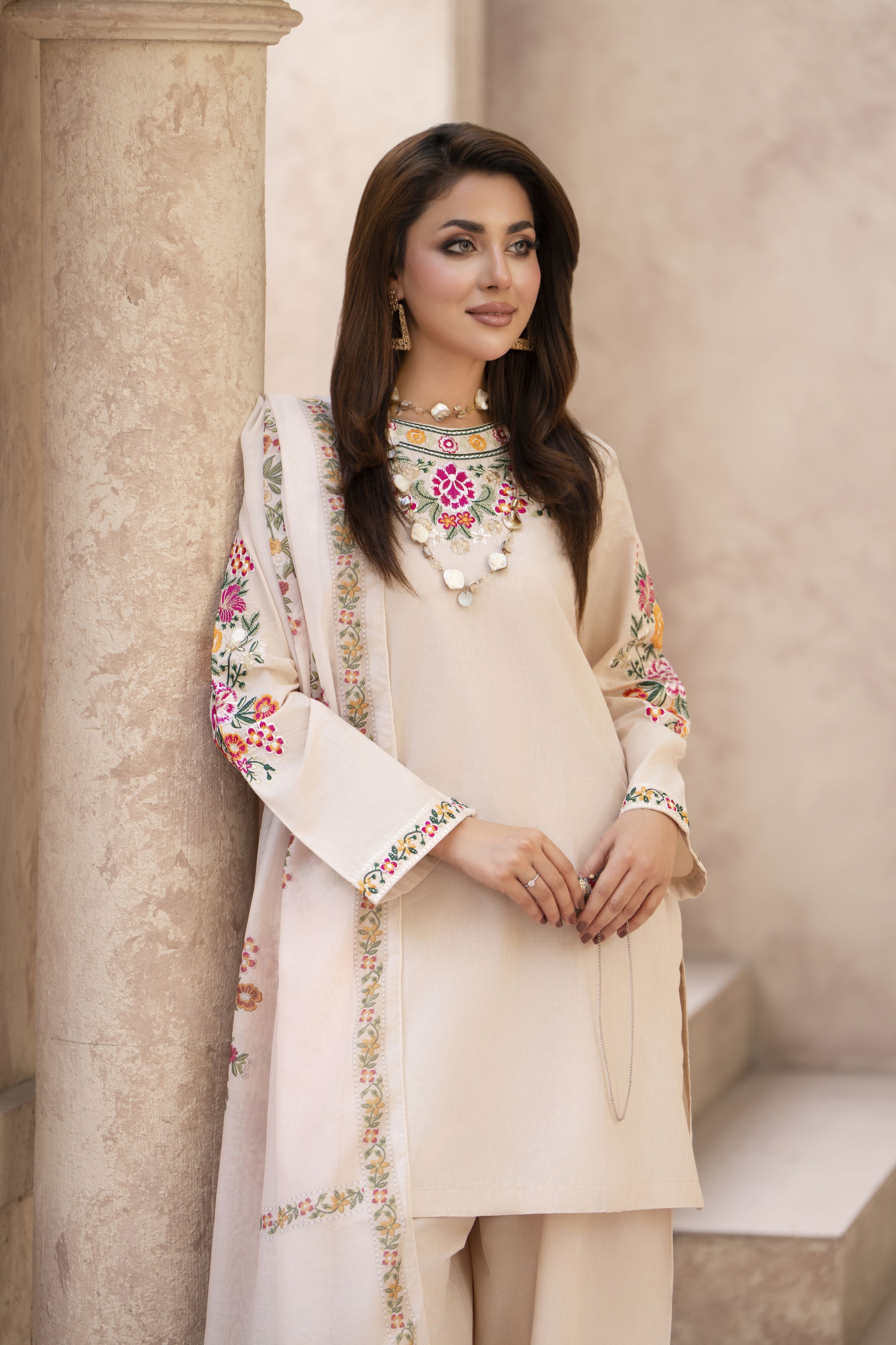 Zaiwa Sway10 3pc Cream Embroidered Lawn Farshi Shalwar Suit
