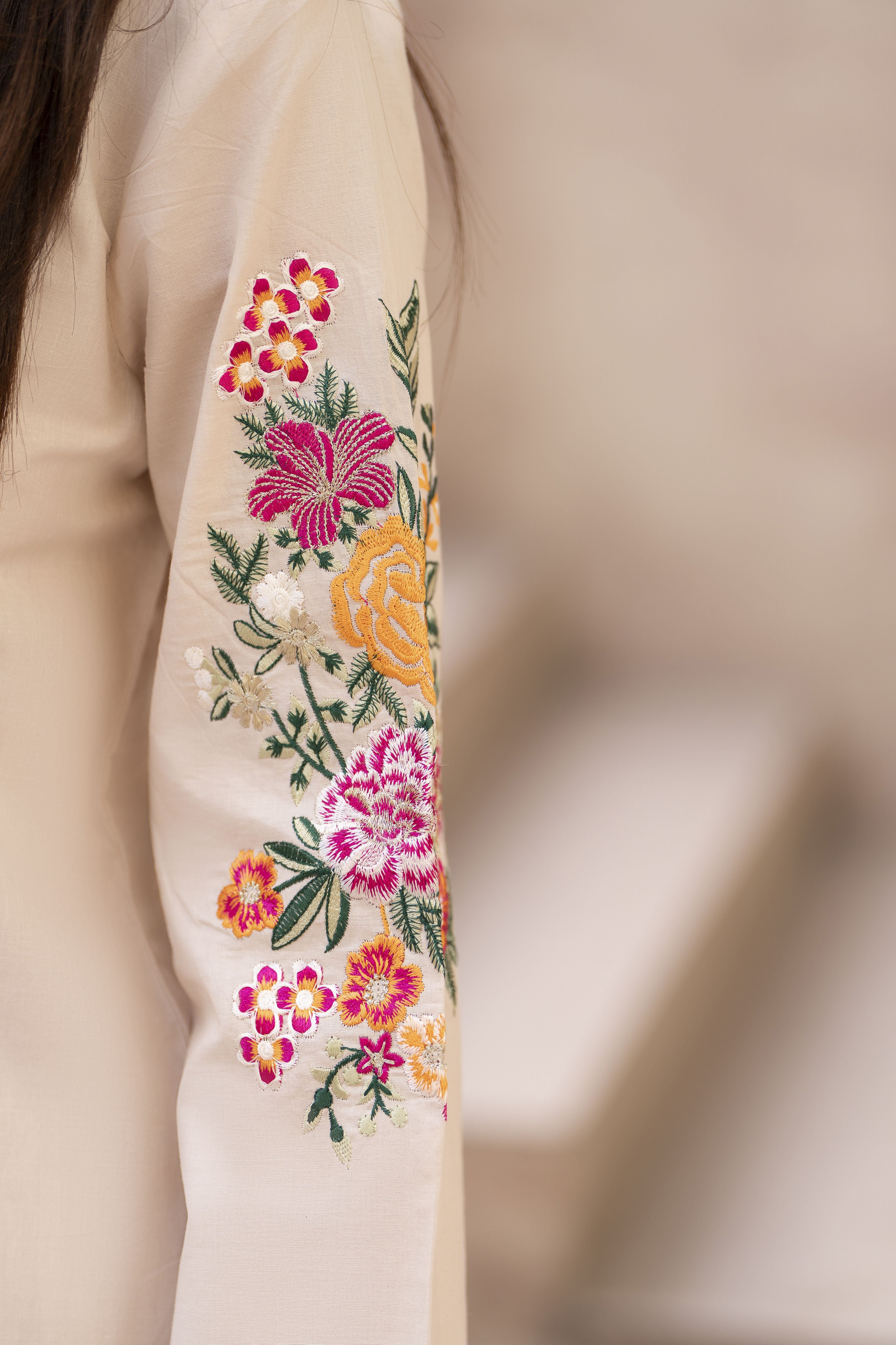Zaiwa Sway10 3pc Cream Embroidered Lawn Farshi Shalwar Suit