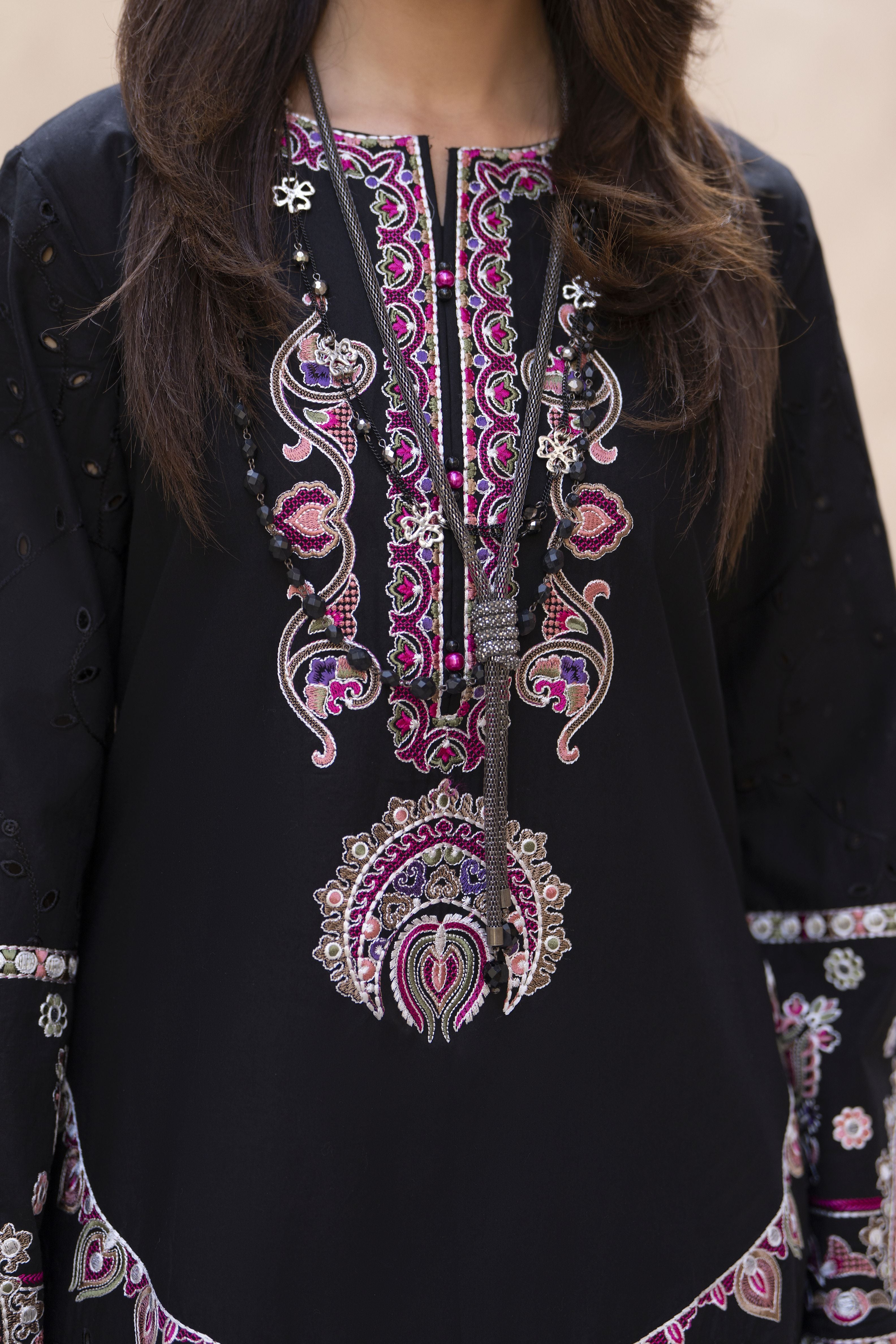 Zaiwa Sway9 2pc Black Chikankari Lawn Suit with Farshi Shalwar