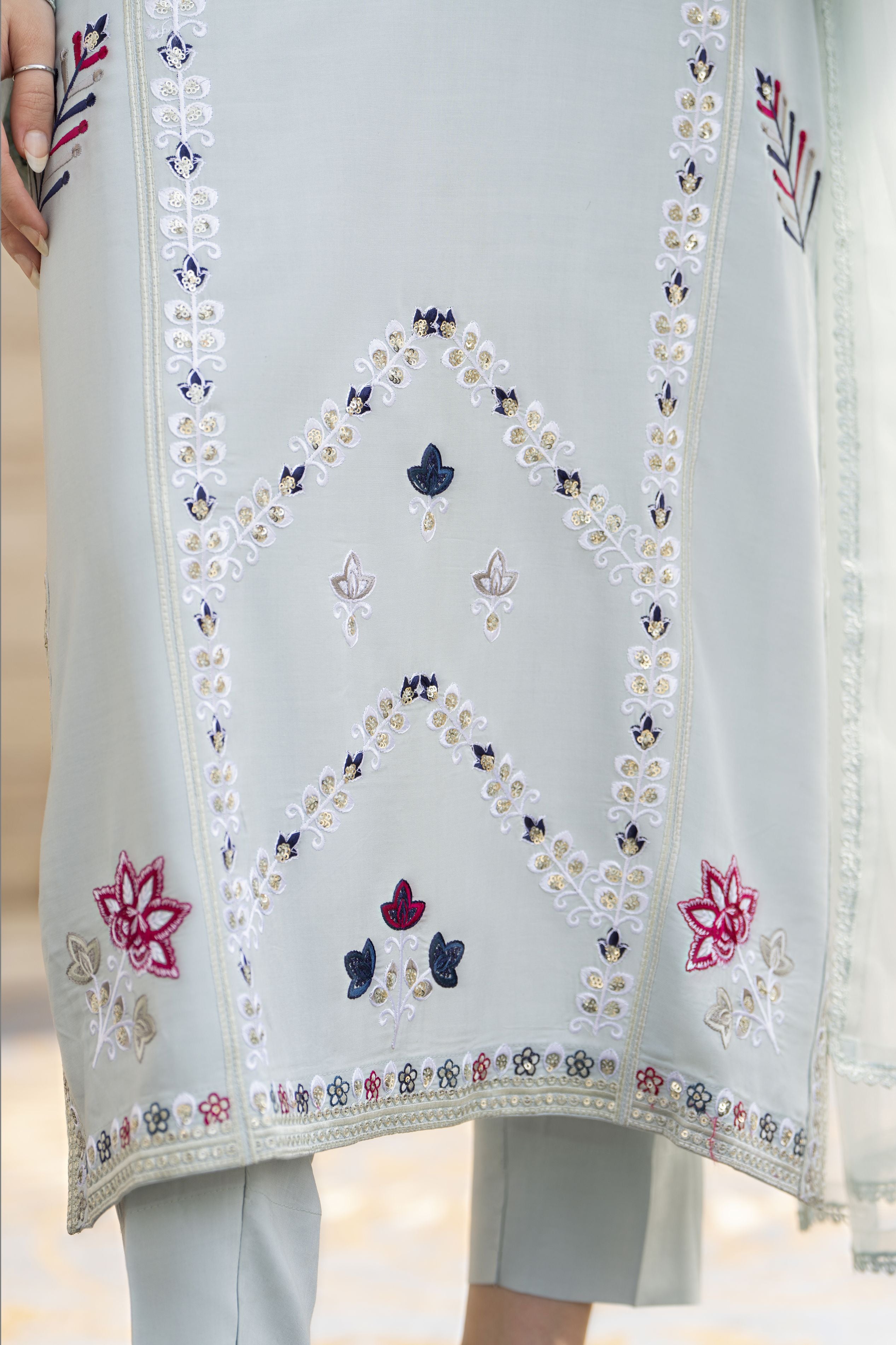 Ice Blue Embroidered 3pc Linen Pakistani Dress - Linen Aura by Miski LAM4