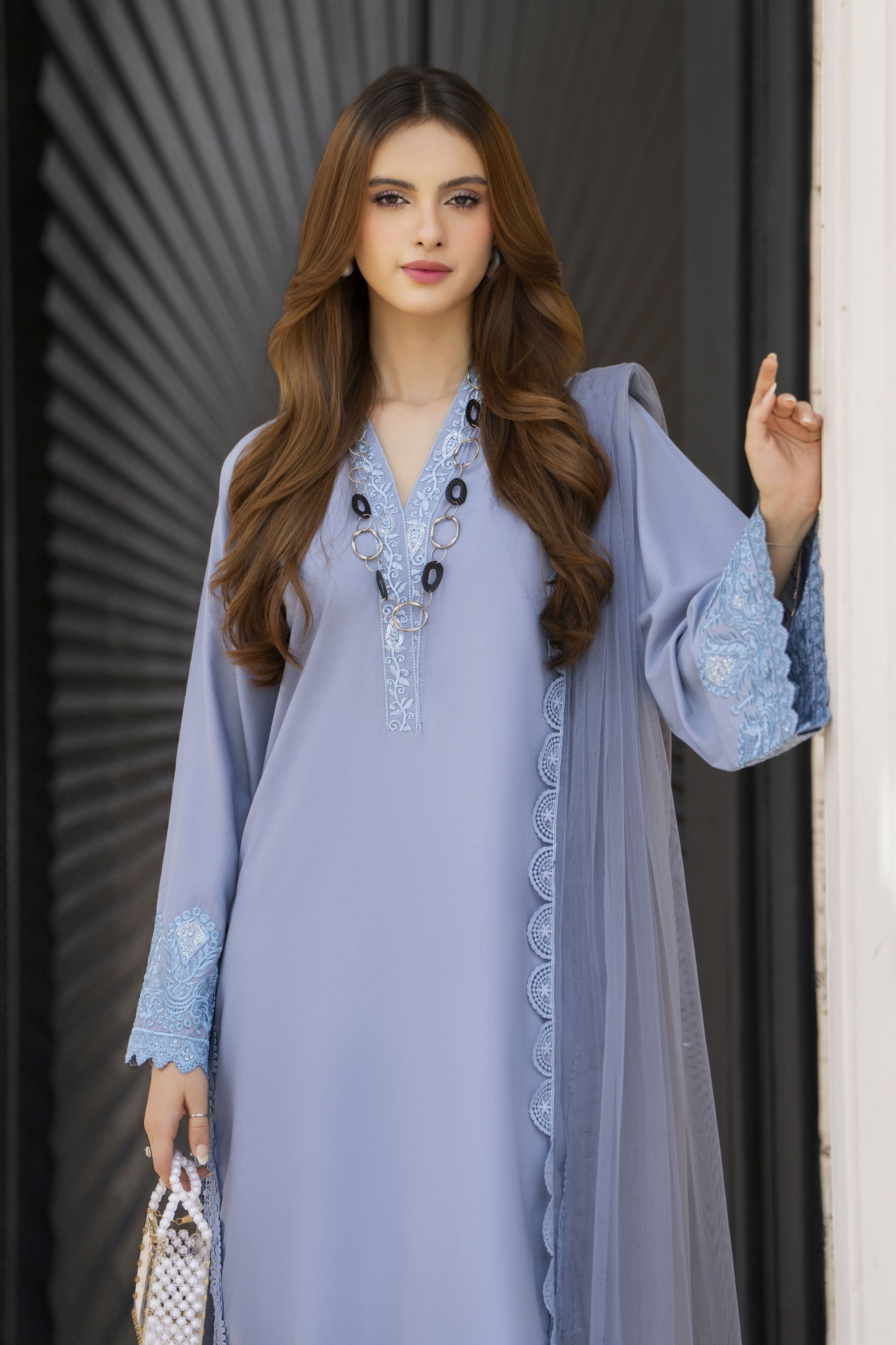 Gul Warun TY9 – 3pc Ready to Wear Embroidered Linen Suit with Net Dupatta