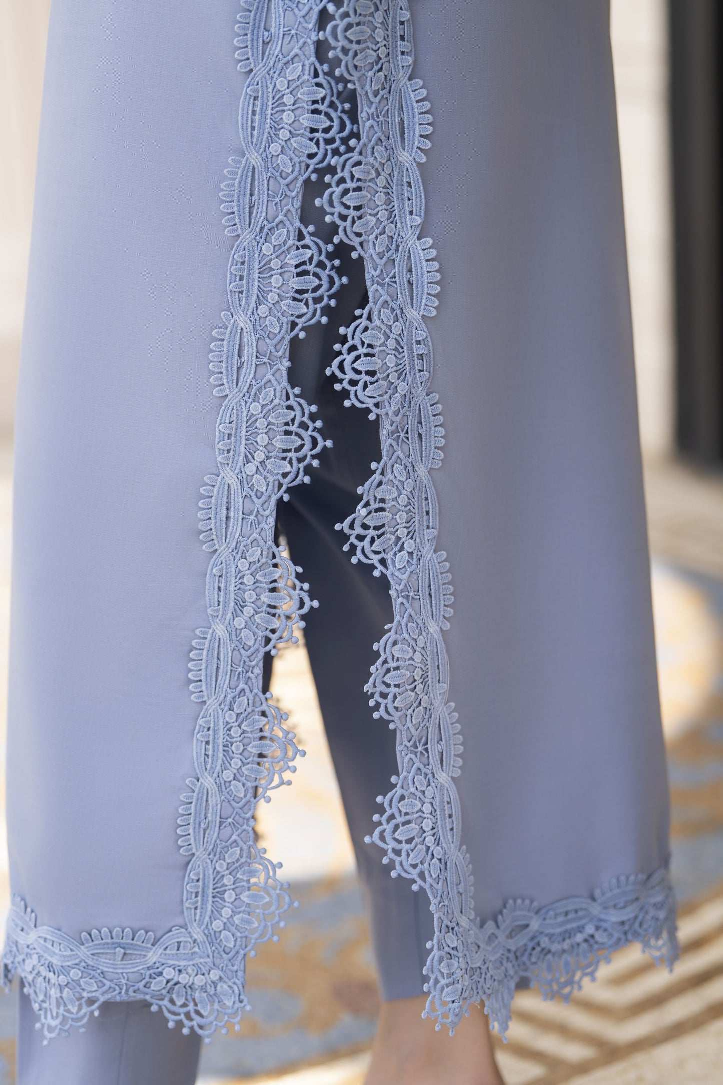 Gul Warun TY9 – 3pc Ready to Wear Embroidered Linen Suit with Net Dupatta