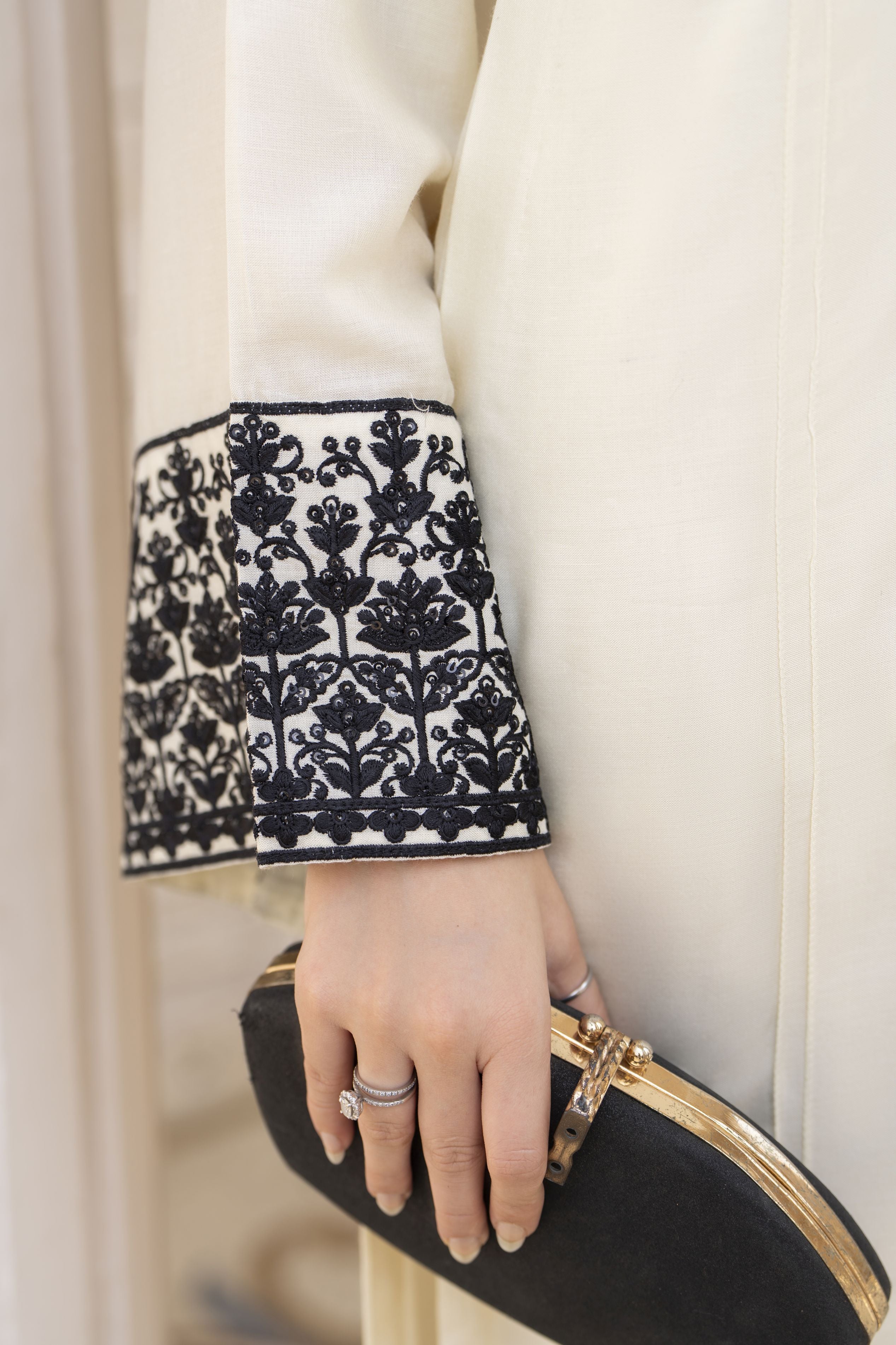 Cream 3pc Linen Dress with Chiffon Dupatta – Linen Aura by Miski LAM1