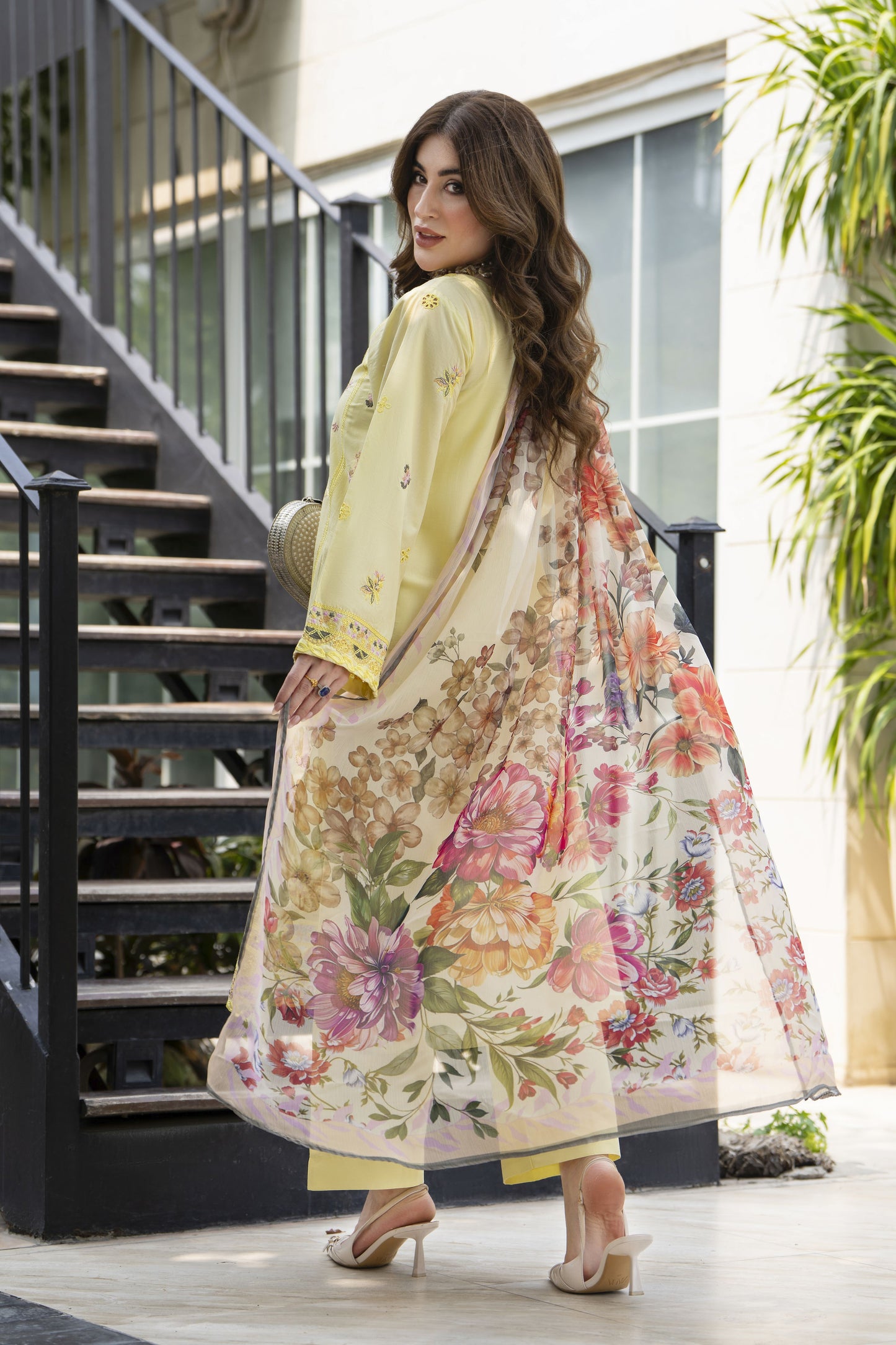 Gul Warun 3pc Boring Embroidered Cotton Suit with Printed Chiffon Dupatta – AMG4