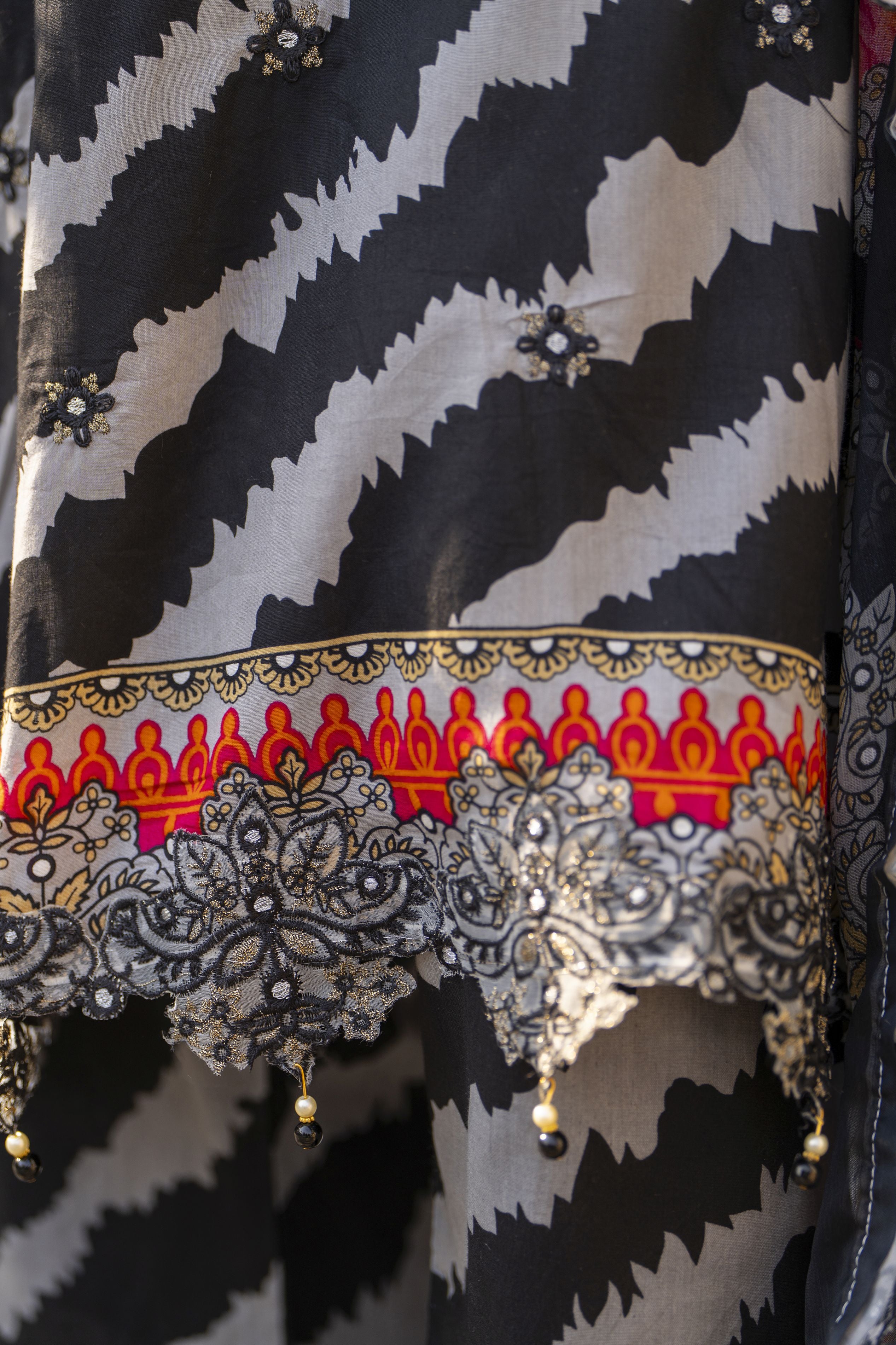 Sakeena Summer Ease – Black Lawn 3pc Dress with Embroidered Chiffon Dupatta SSE6