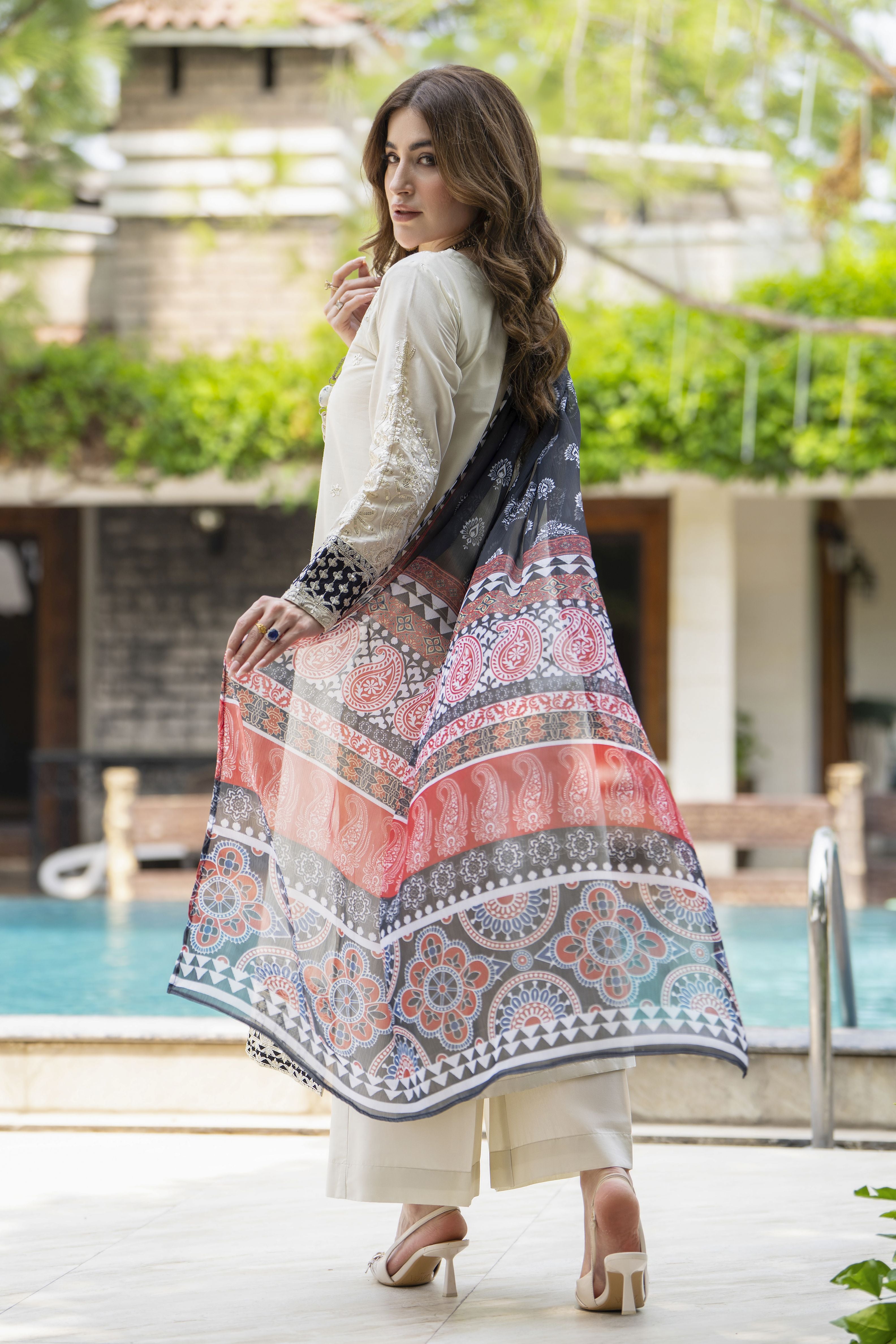 Gul Warun 3pc Embroidered Cotton Suit with Chiffon Dupatta – AMG8