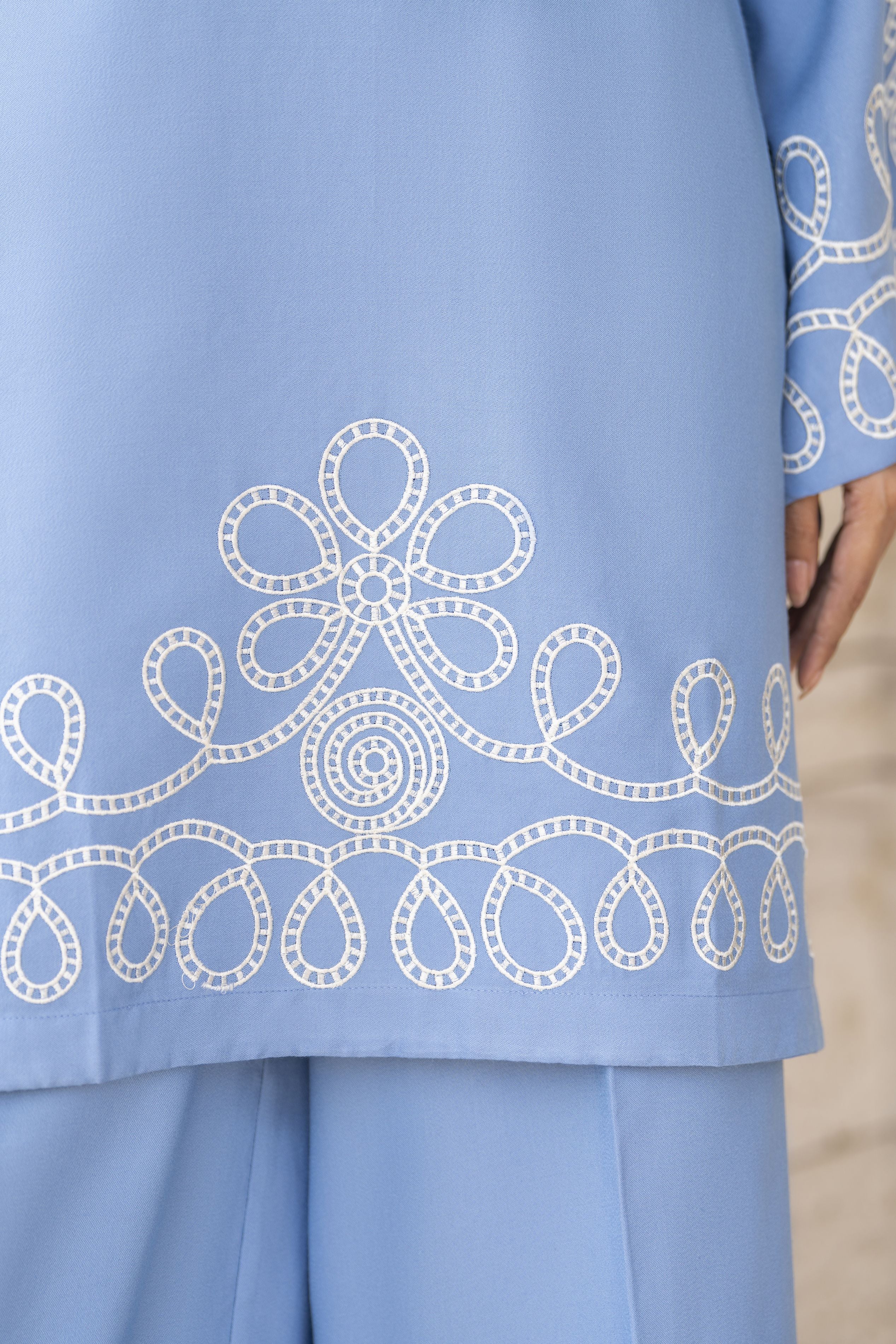 Zaiwa Winterlite 2Pc Dhanak Embroidered Casual Women Suit ZWL4