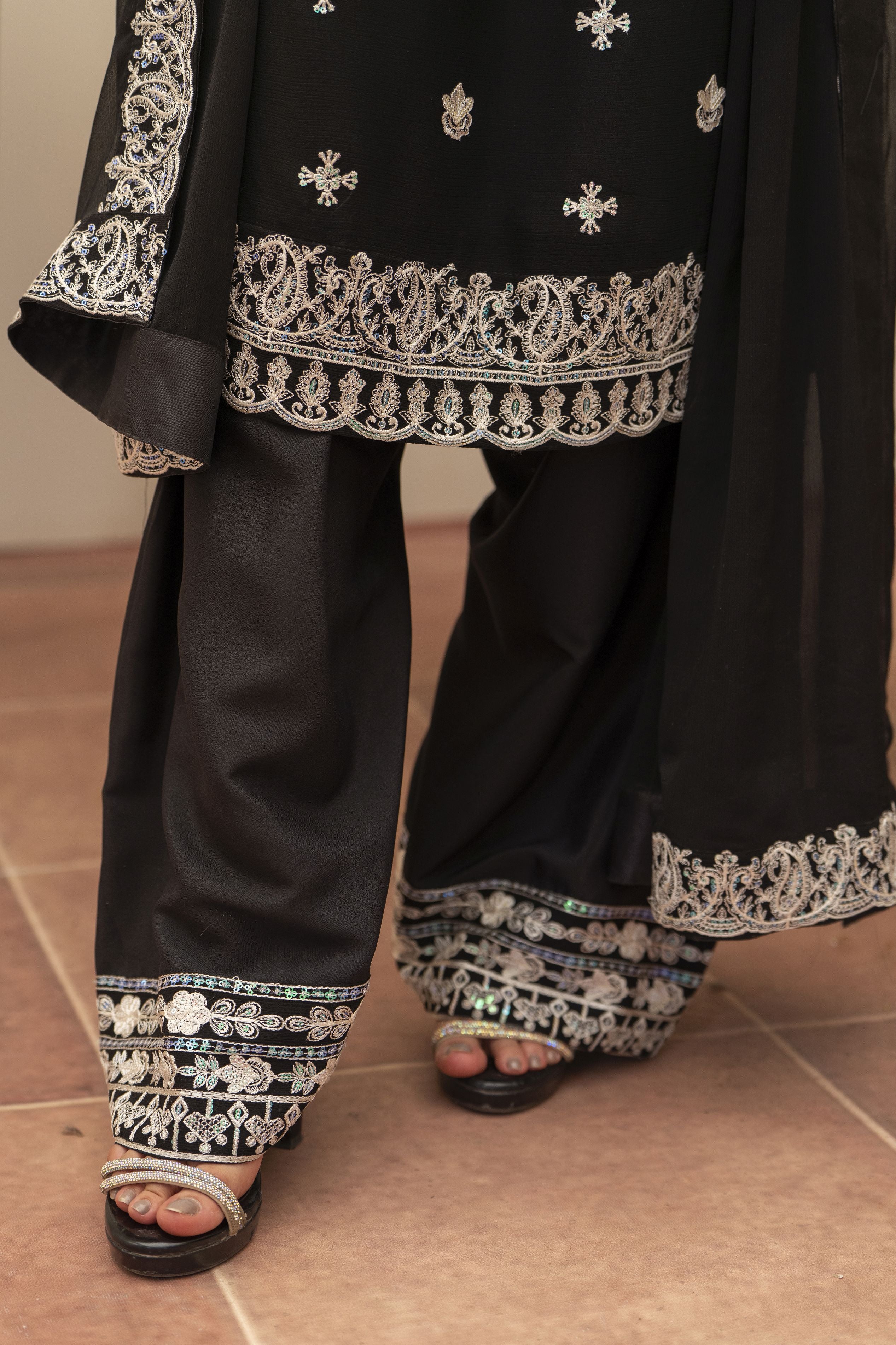 Black & White 3PC Farshi Shalwar Dress by Bahaar e Gul Warun BGW07