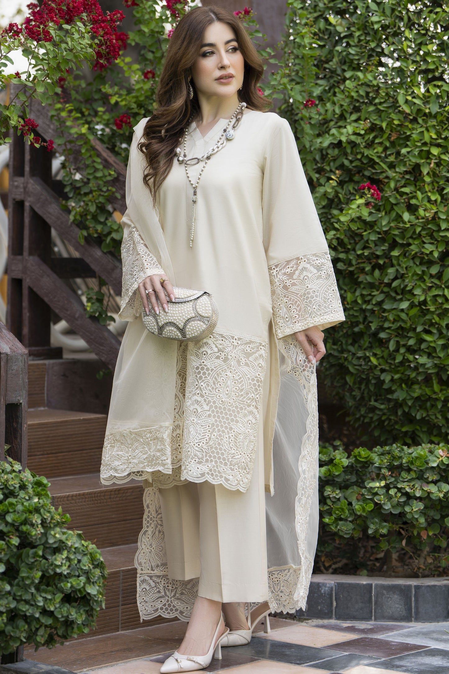 Gul Warun 3pc Embroidered Cotton Suit with Scalloped Organza Dupatta – AMG1