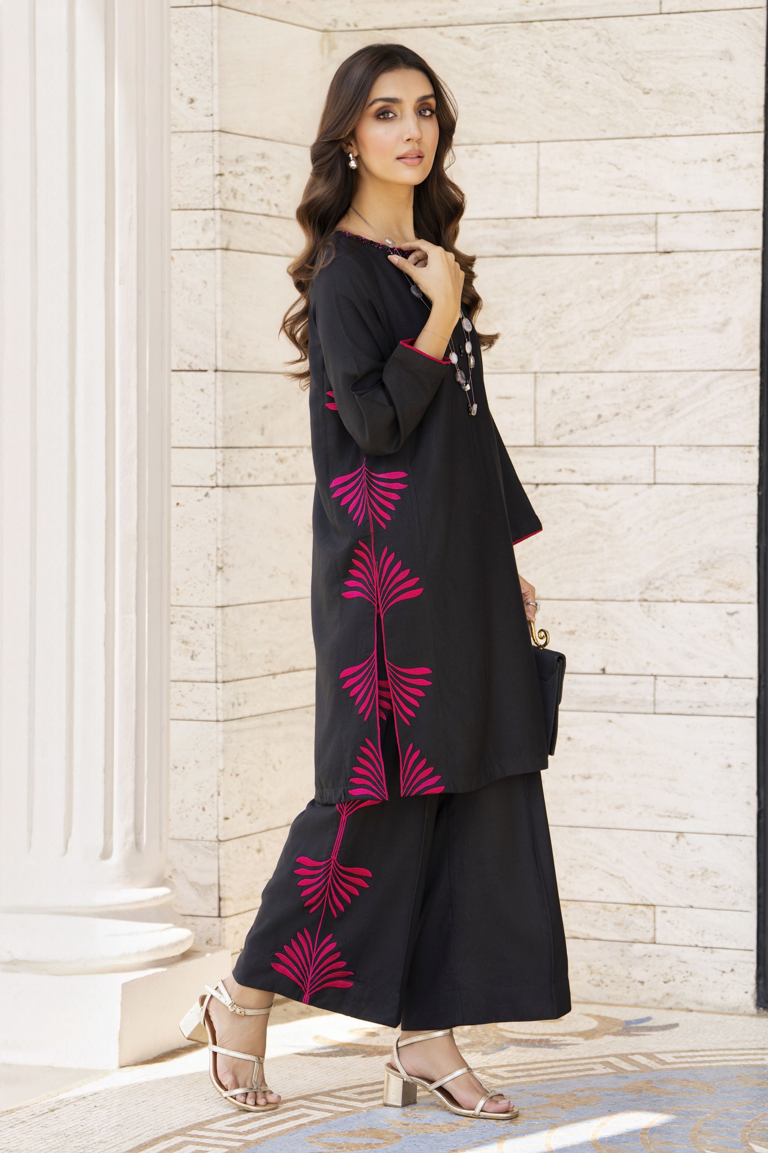 Zaiwa Winterlite 2Piece Dhanak Embroidered Handwork Suit ZWL2