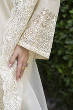 Gul Warun 3pc Embroidered Cotton Suit with Scalloped Organza Dupatta – AMG1