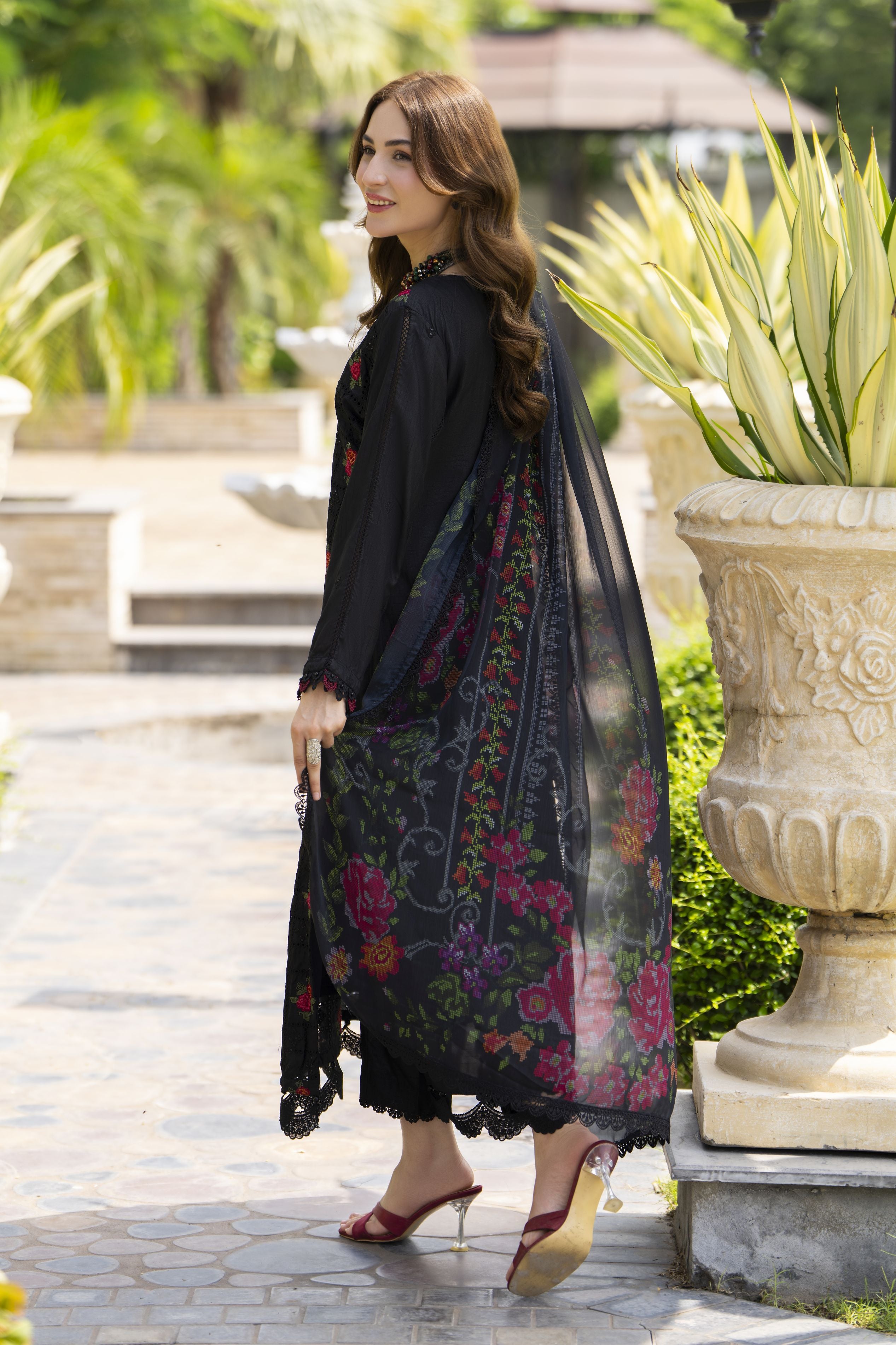 Modern Muse by Arwah – 3pc Printed & Chikankari Embroidered Grip Suit MMB6