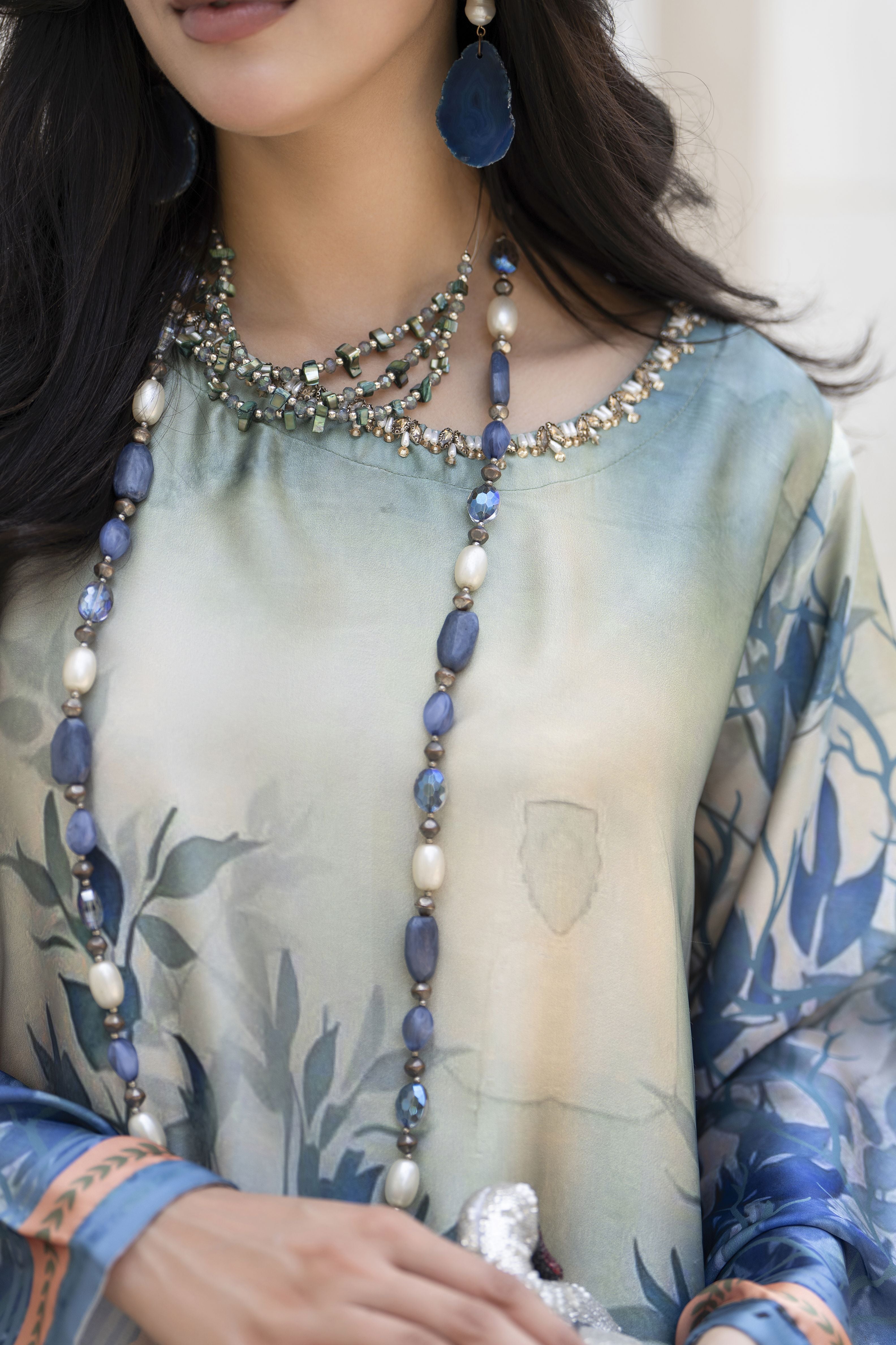 Aleezay 2pc Hand-Embellished Scenic Print Silk Kaftan – AKF9