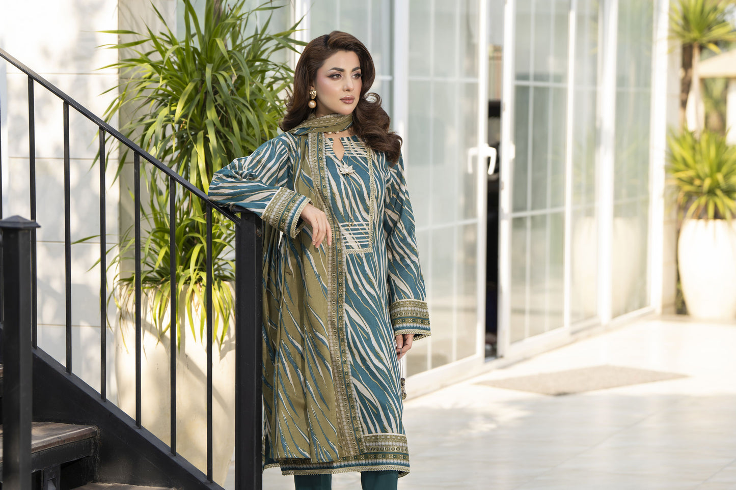Zaina Bliss 3pc Printed Lawn Long Shirt With Gota Work Bliss2