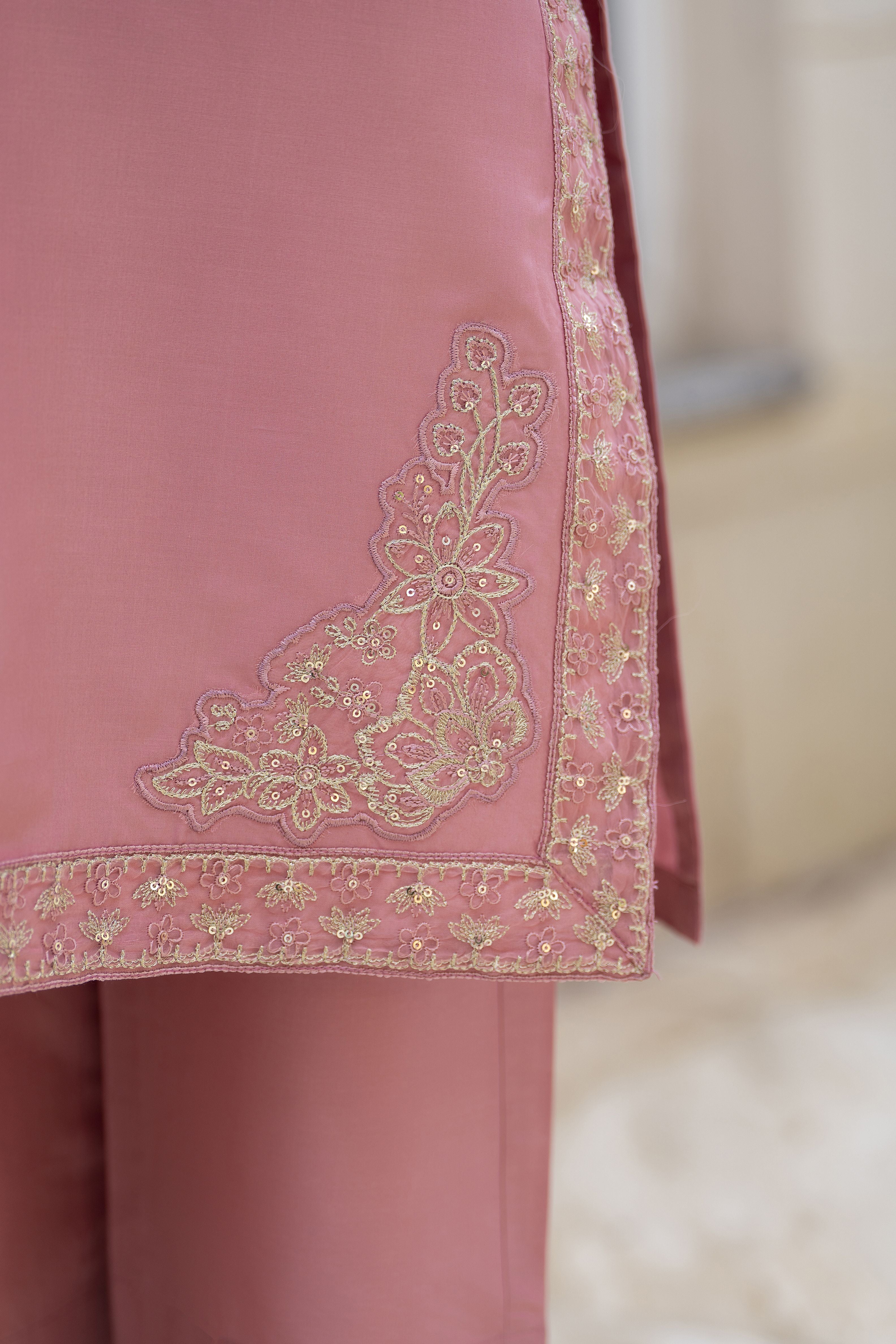 Gul Warun 3pc Thread & Sequin Embroidered Cotton Suit with Organza Dupatta – AMG2