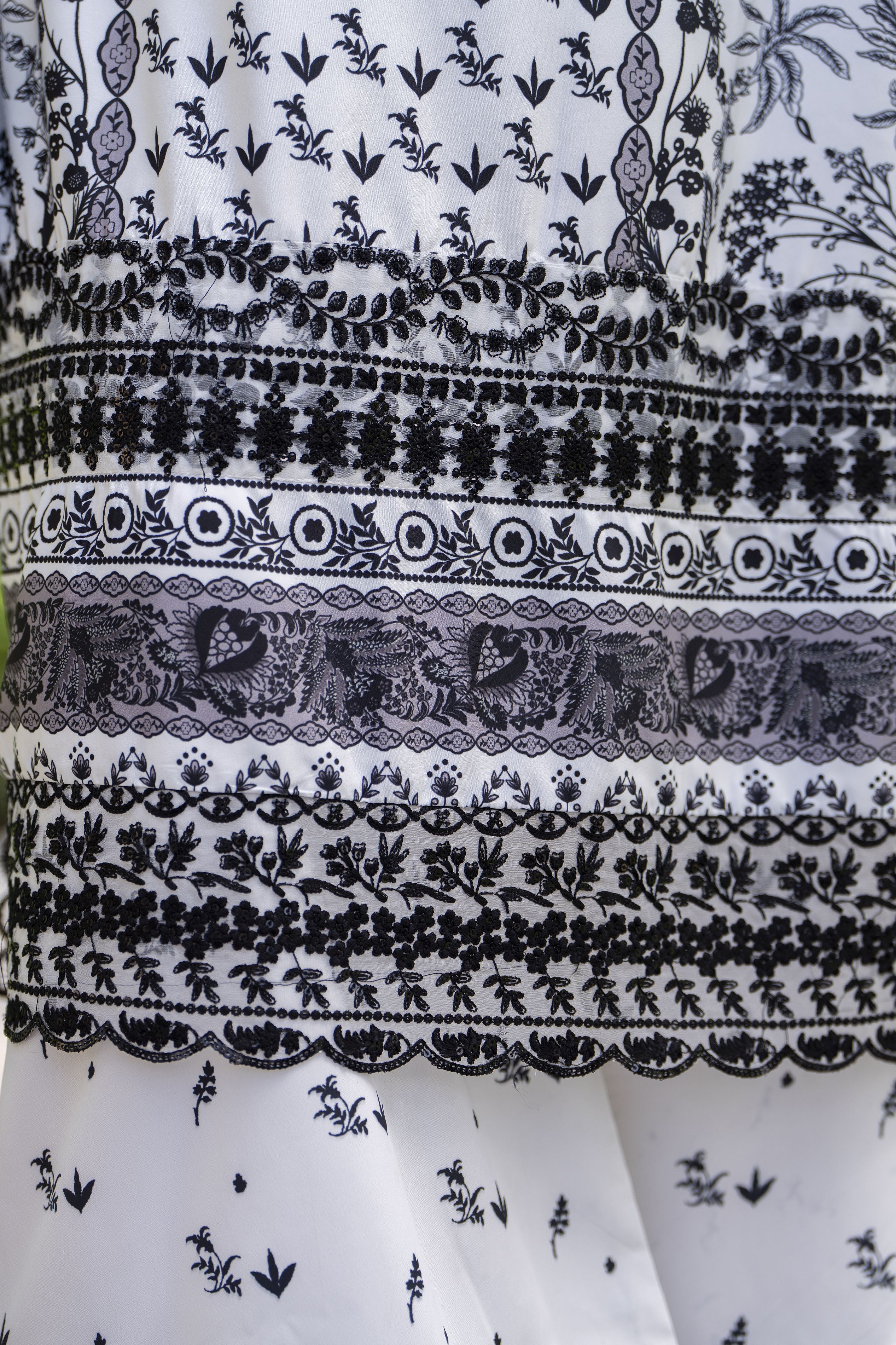 Modern Muse by Arwah – 3pc Printed & Embroidered Grip Suit MMB3